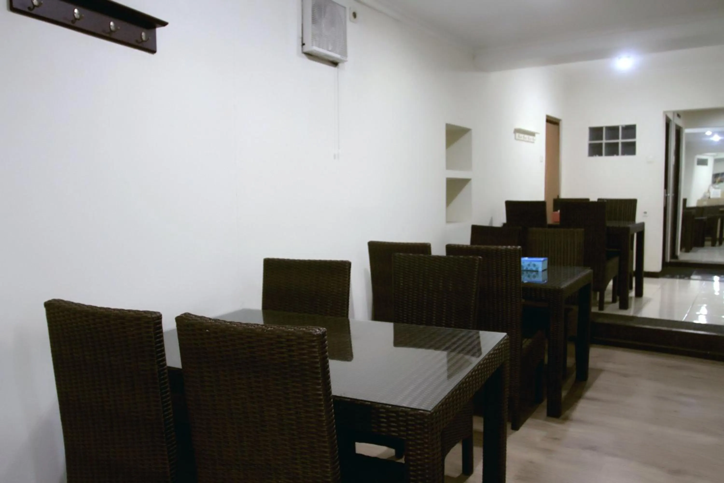 Restaurant/places to eat in Bantal Guling Trans