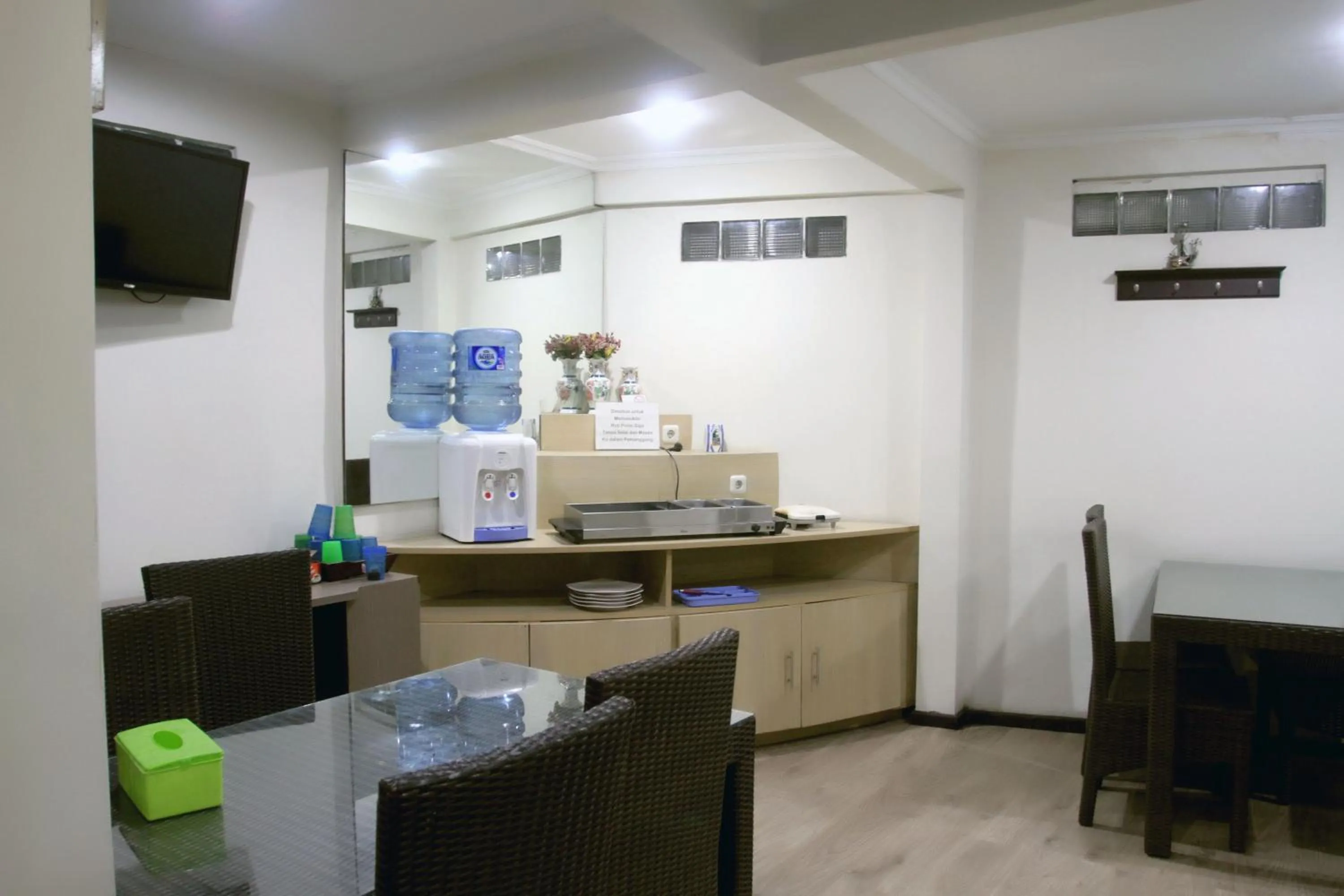 Restaurant/places to eat in Bantal Guling Trans