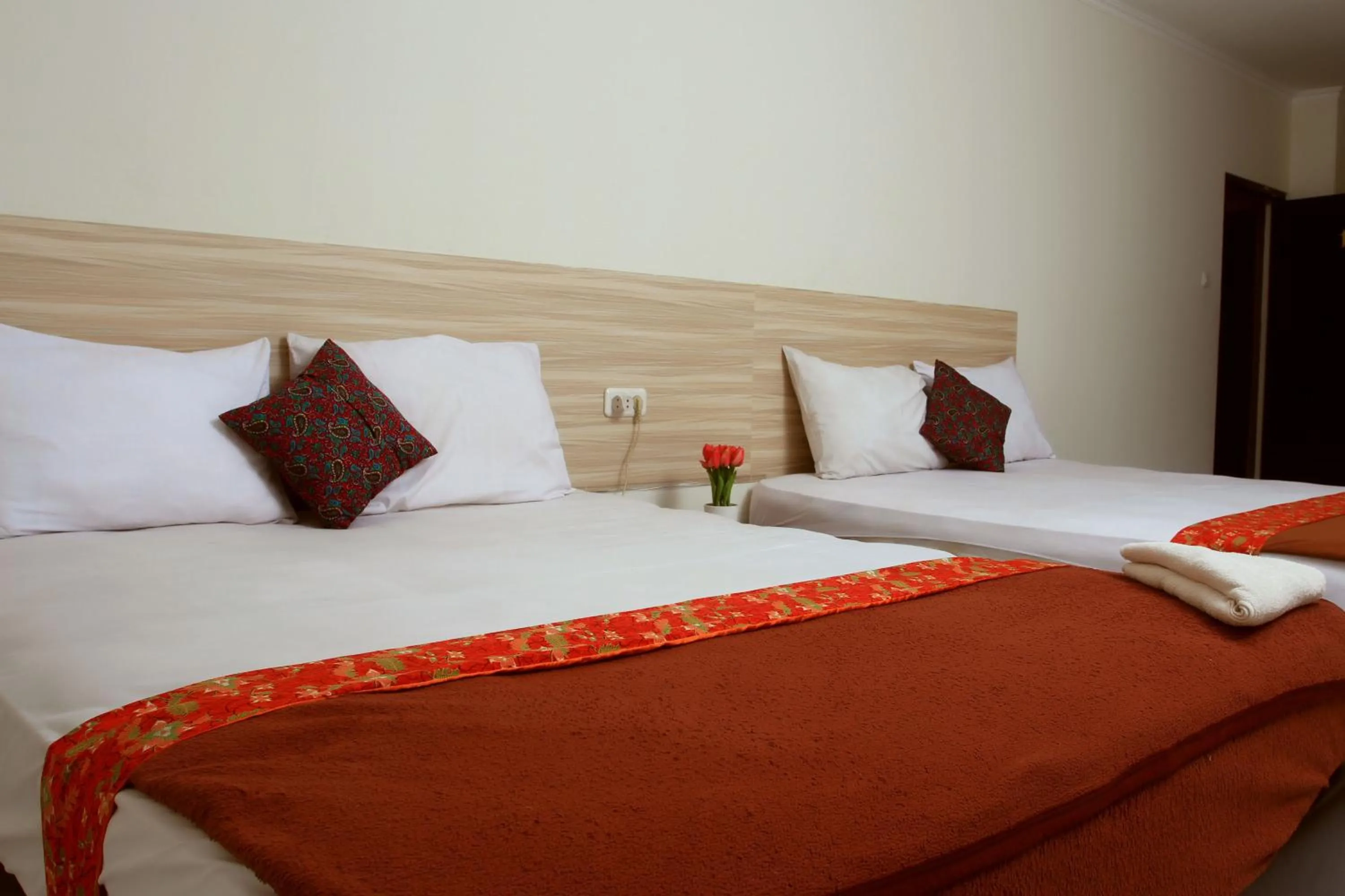 Bed in Bantal Guling Trans