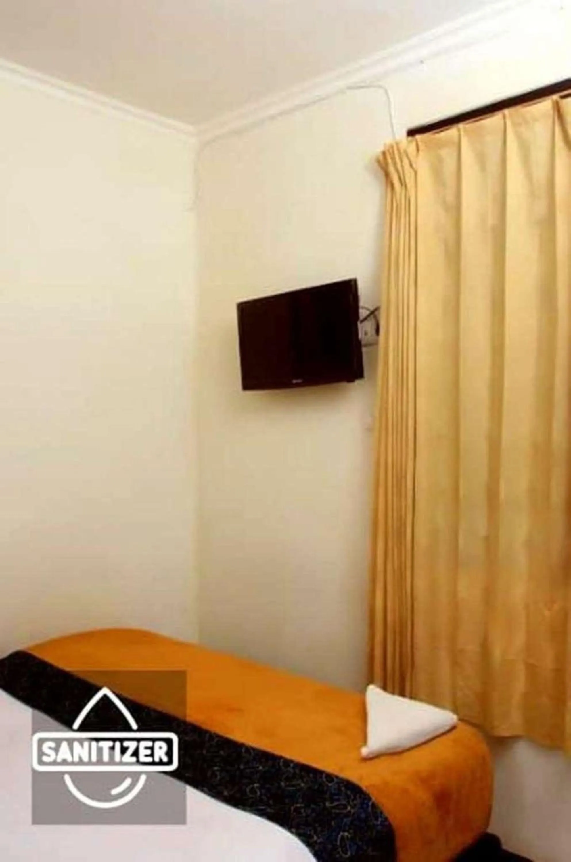 Bed in Bantal Guling Trans