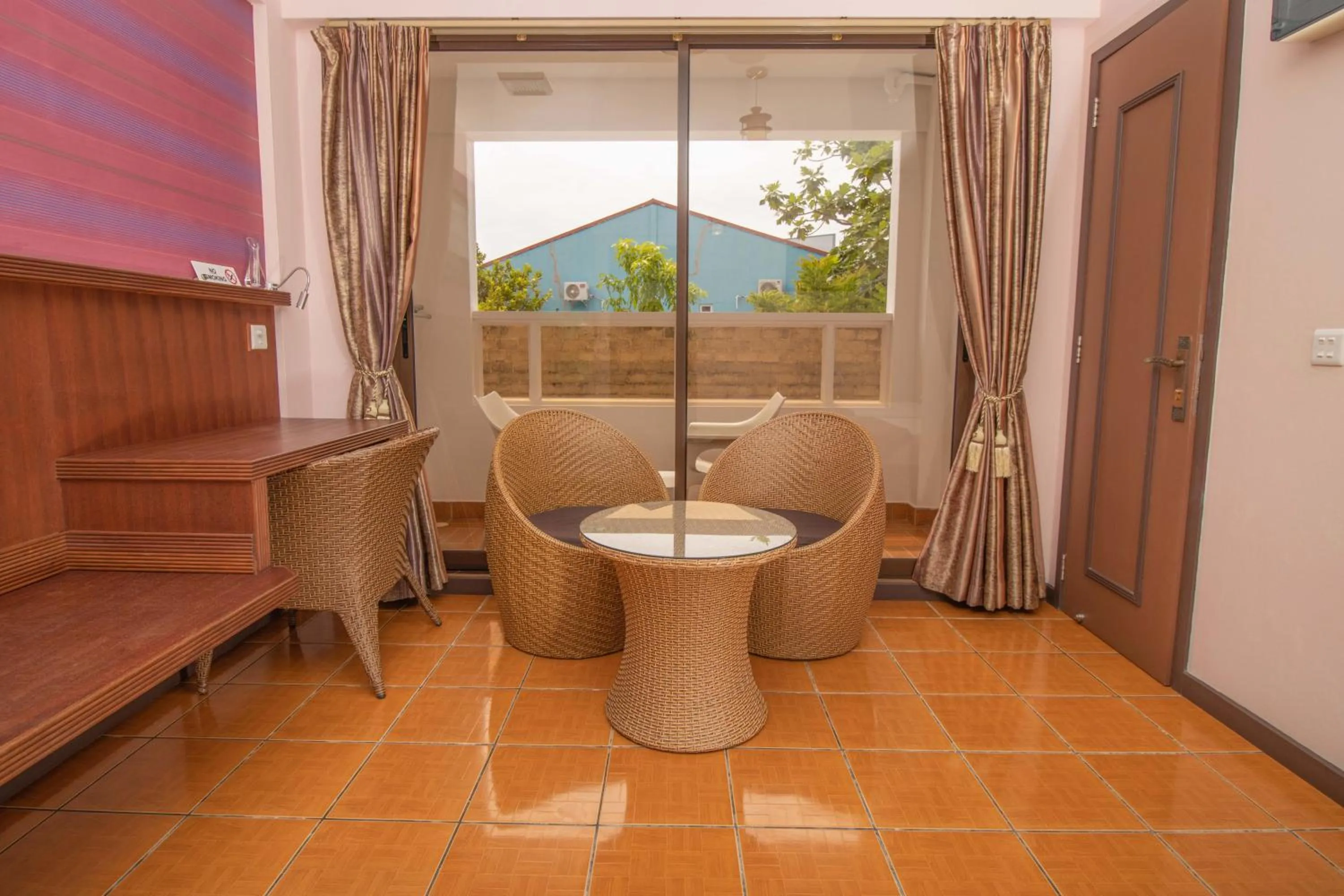 Seating area in Rashu Hiyaa