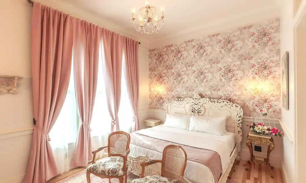 Bed in Sunbright Inn