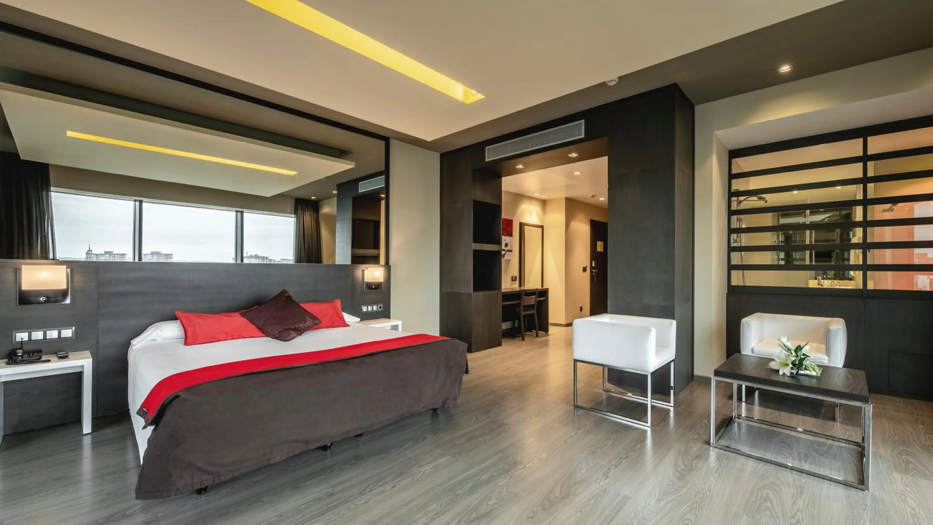 Photo of the whole room, Bed in Be Live City Center Talavera