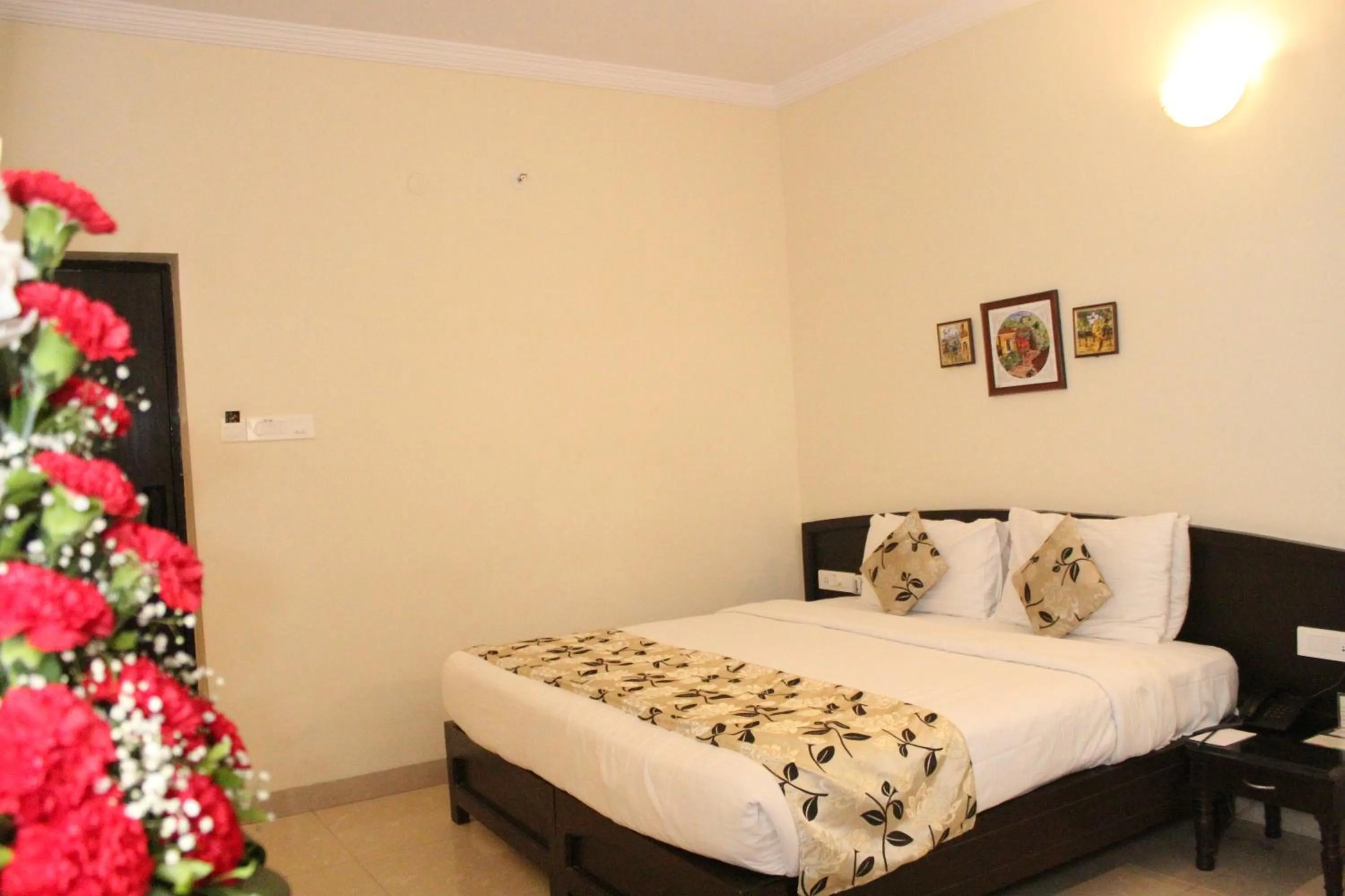 Bedroom, Bed in Calangute Towers - AM Hotel Kollection