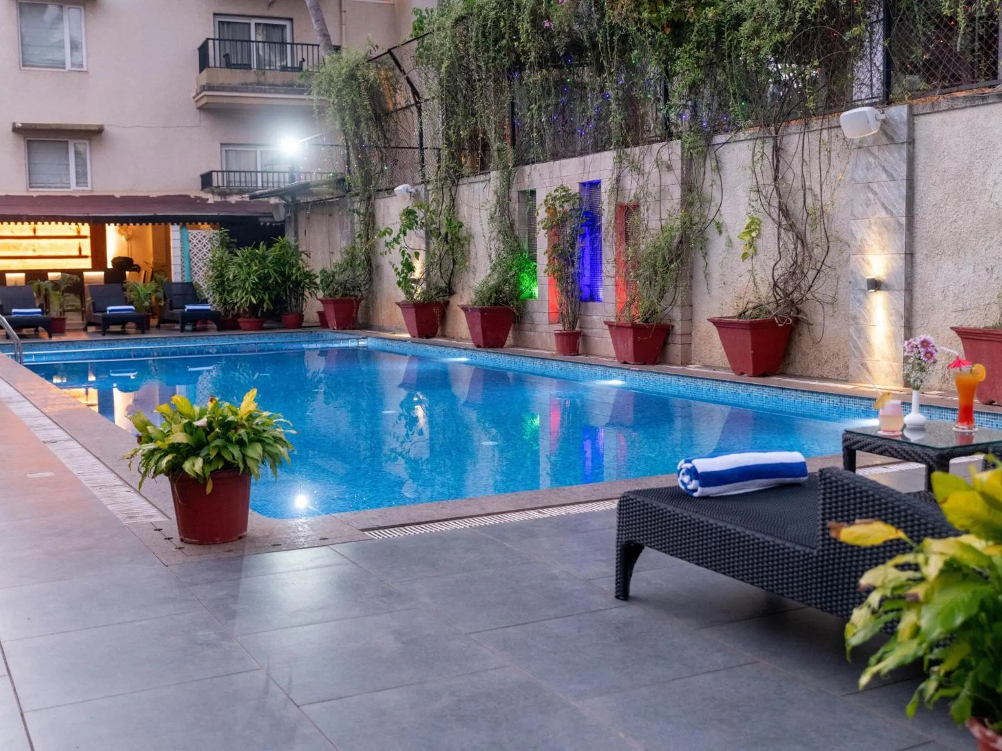 Swimming pool in Calangute Towers - AM Hotel Kollection