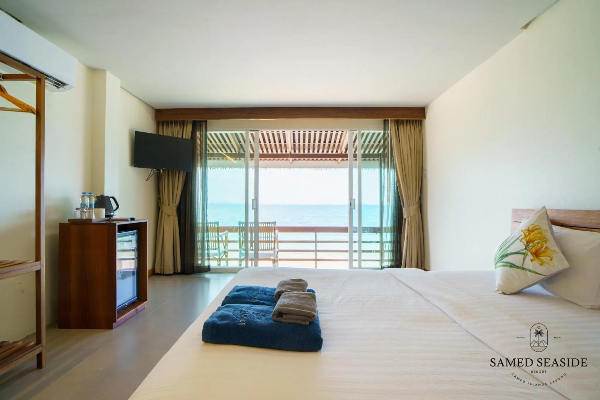 Photo of the whole room, Bed in Samed Seaside Resort