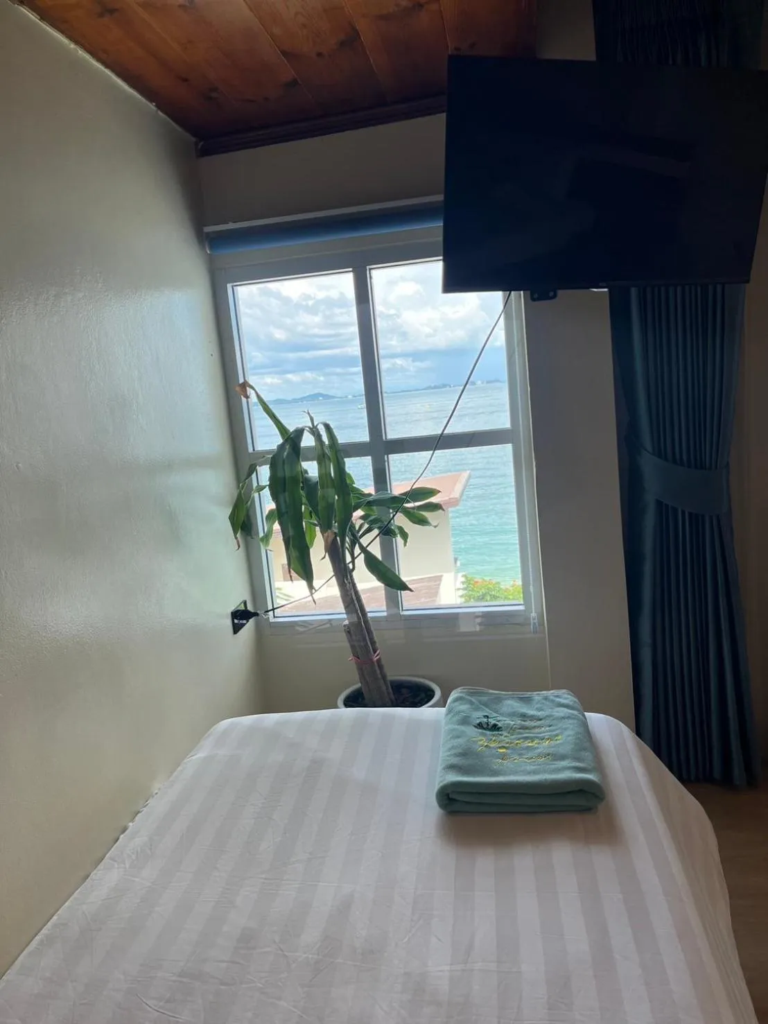 Photo of the whole room, Bed in Samed Seaside Resort