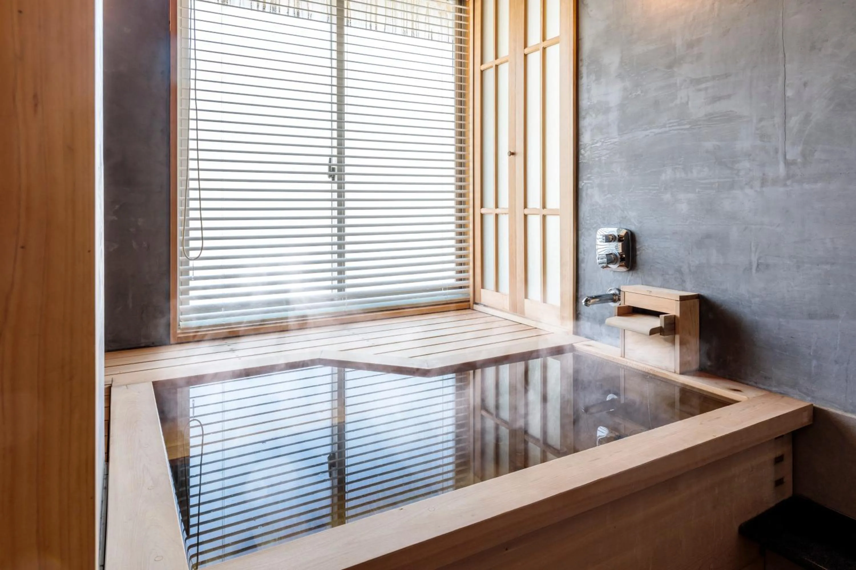 Shower in Kifuno Sato