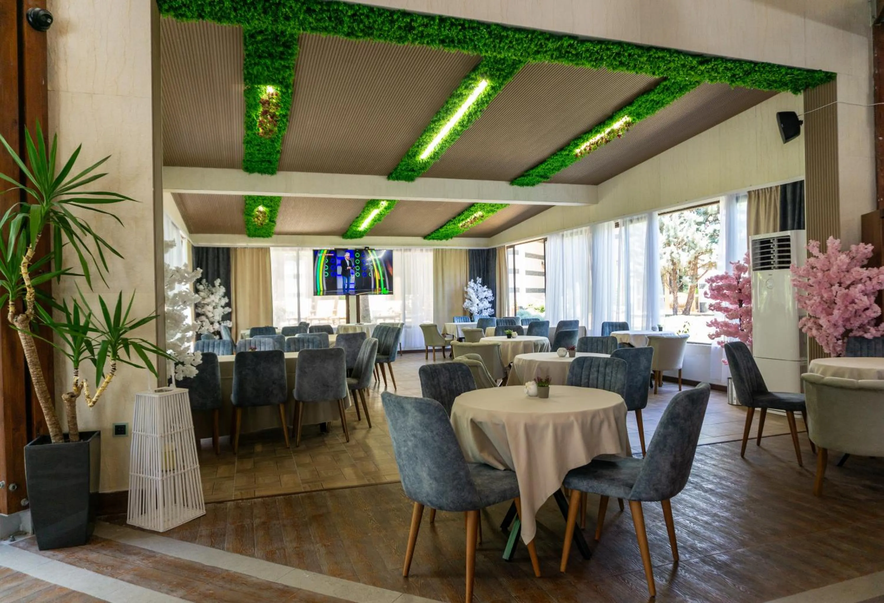 Restaurant/places to eat in Emerald Beach Resort & Spa