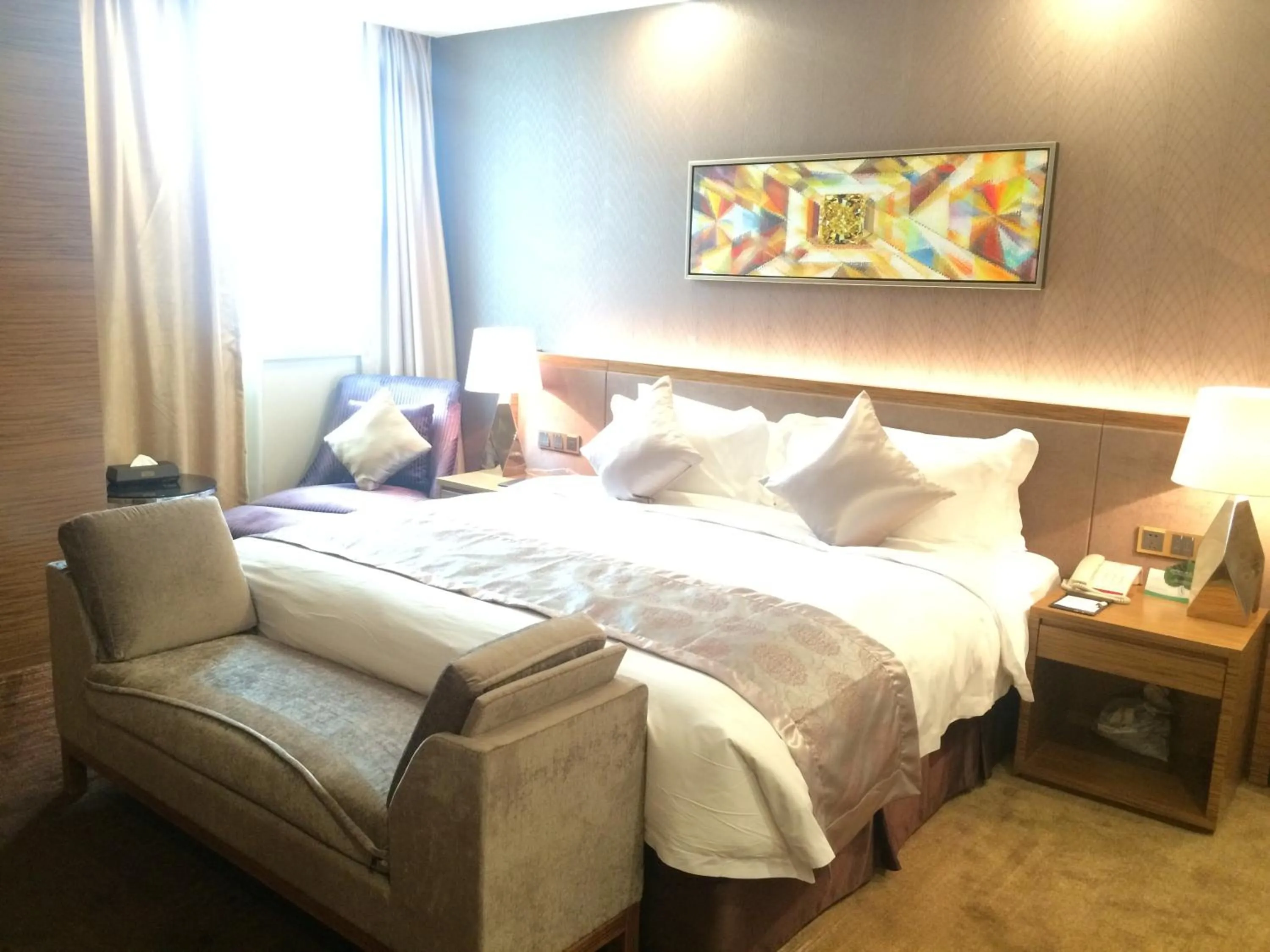 Bed in Shenzhen Baoan PLUS Gems Cube Hotel