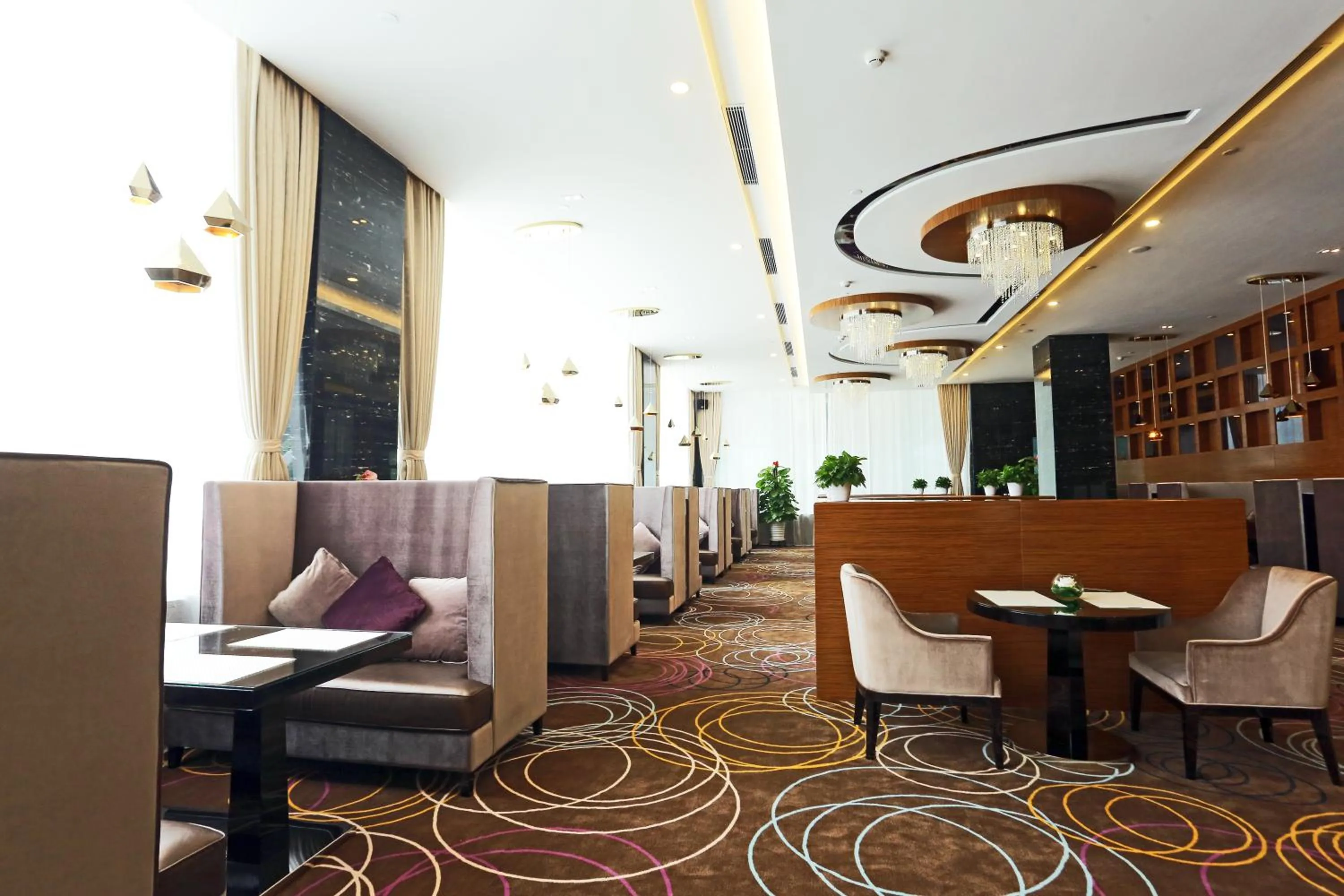 Restaurant/places to eat in Shenzhen Baoan PLUS Gems Cube Hotel