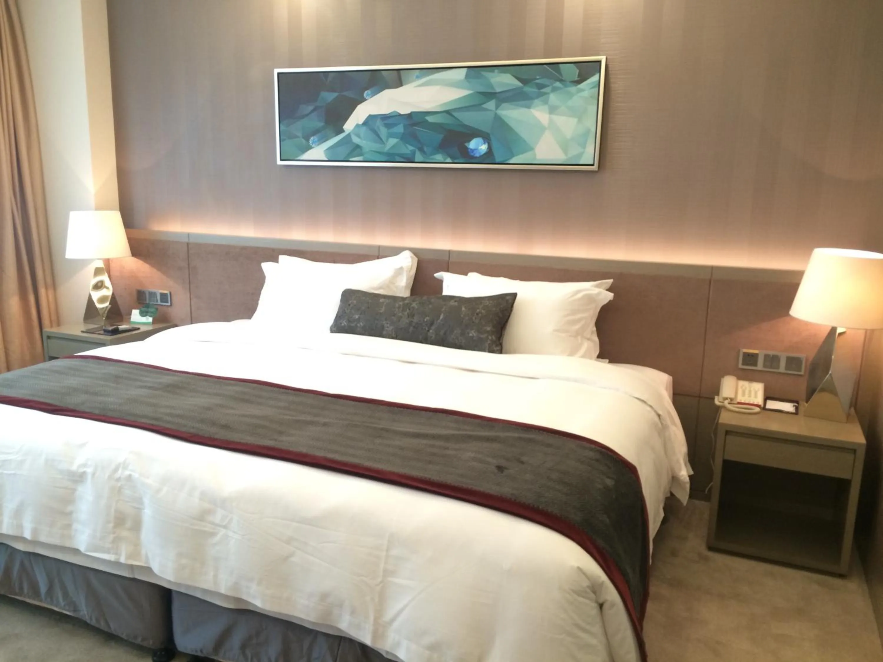 Bed in Shenzhen Baoan PLUS Gems Cube Hotel