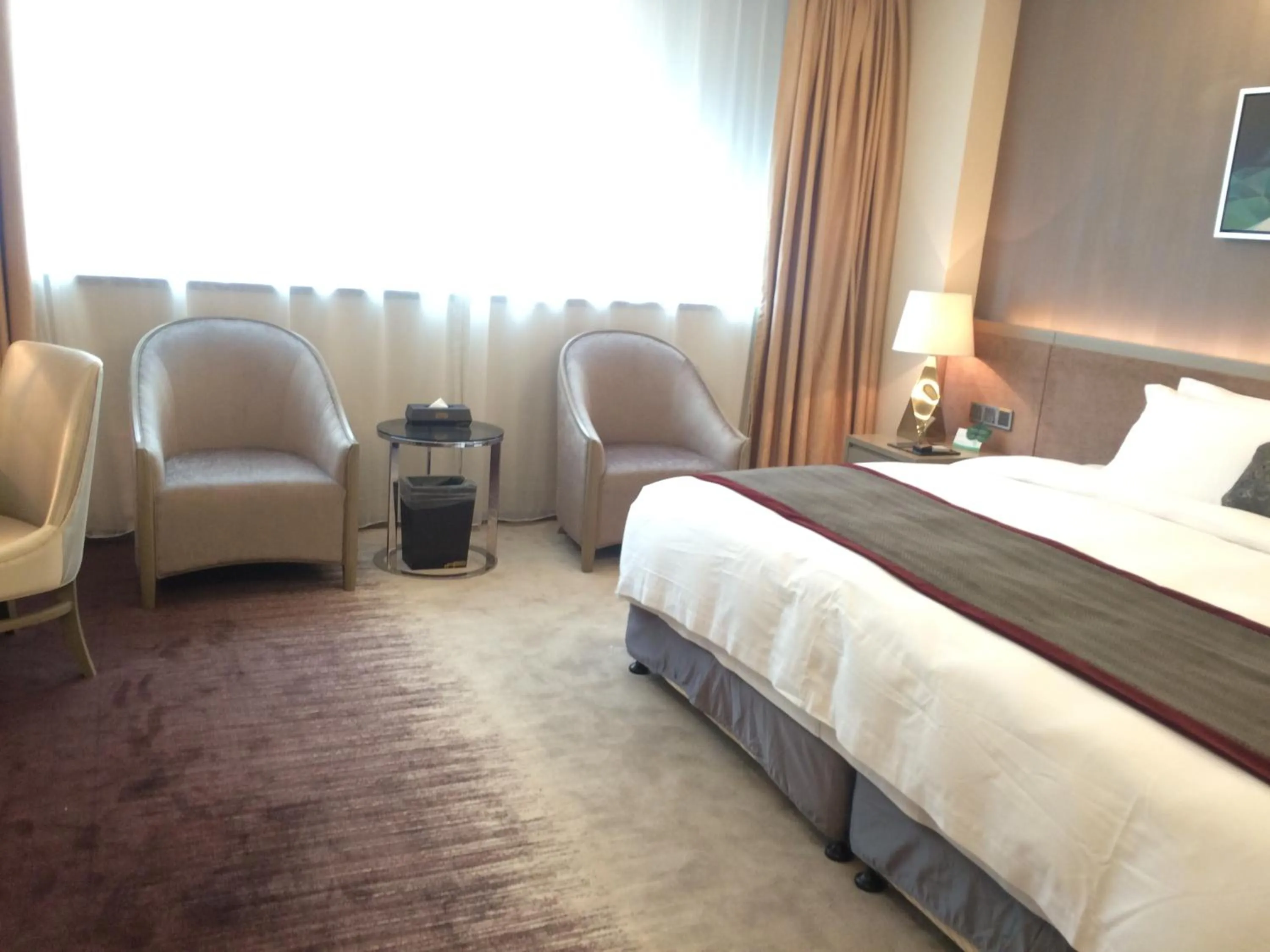 Bed in Shenzhen Baoan PLUS Gems Cube Hotel