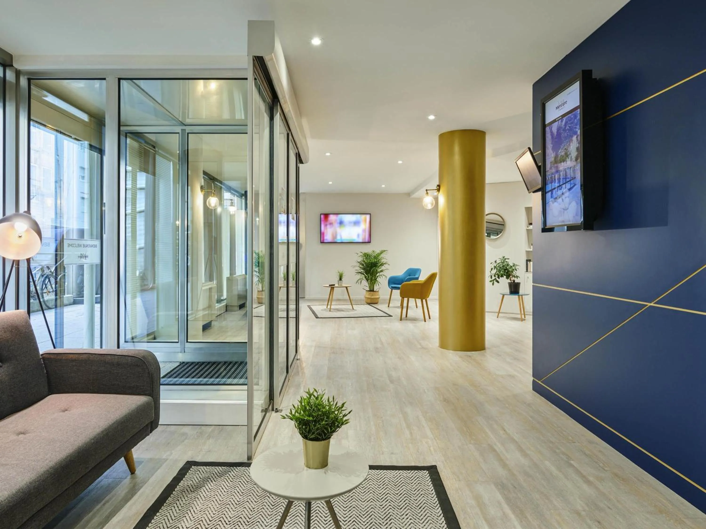 Property building in Residence Mercure Paris La Defense Grande Arche