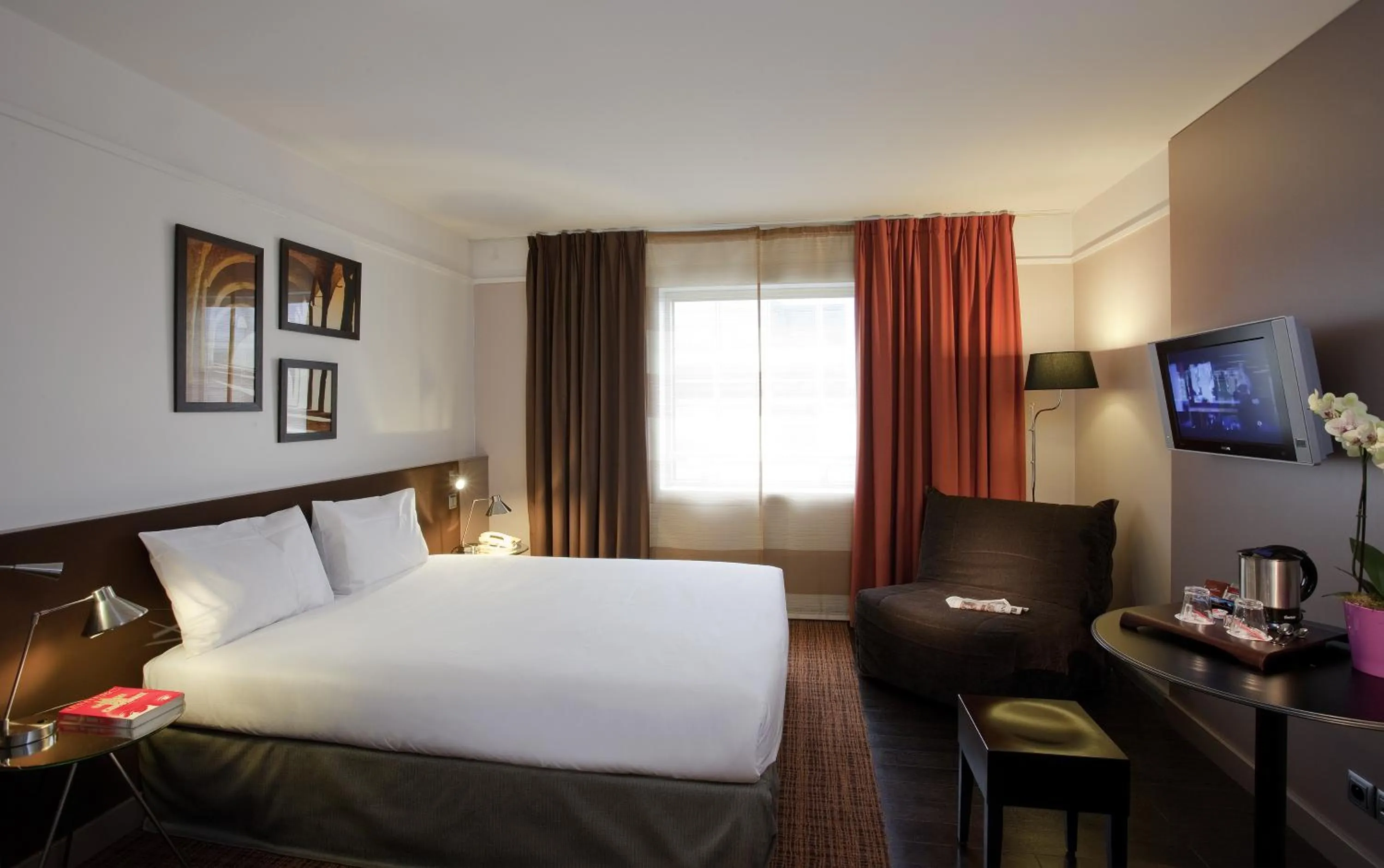 TV and multimedia, Bed in Residence Mercure Paris La Defense Grande Arche