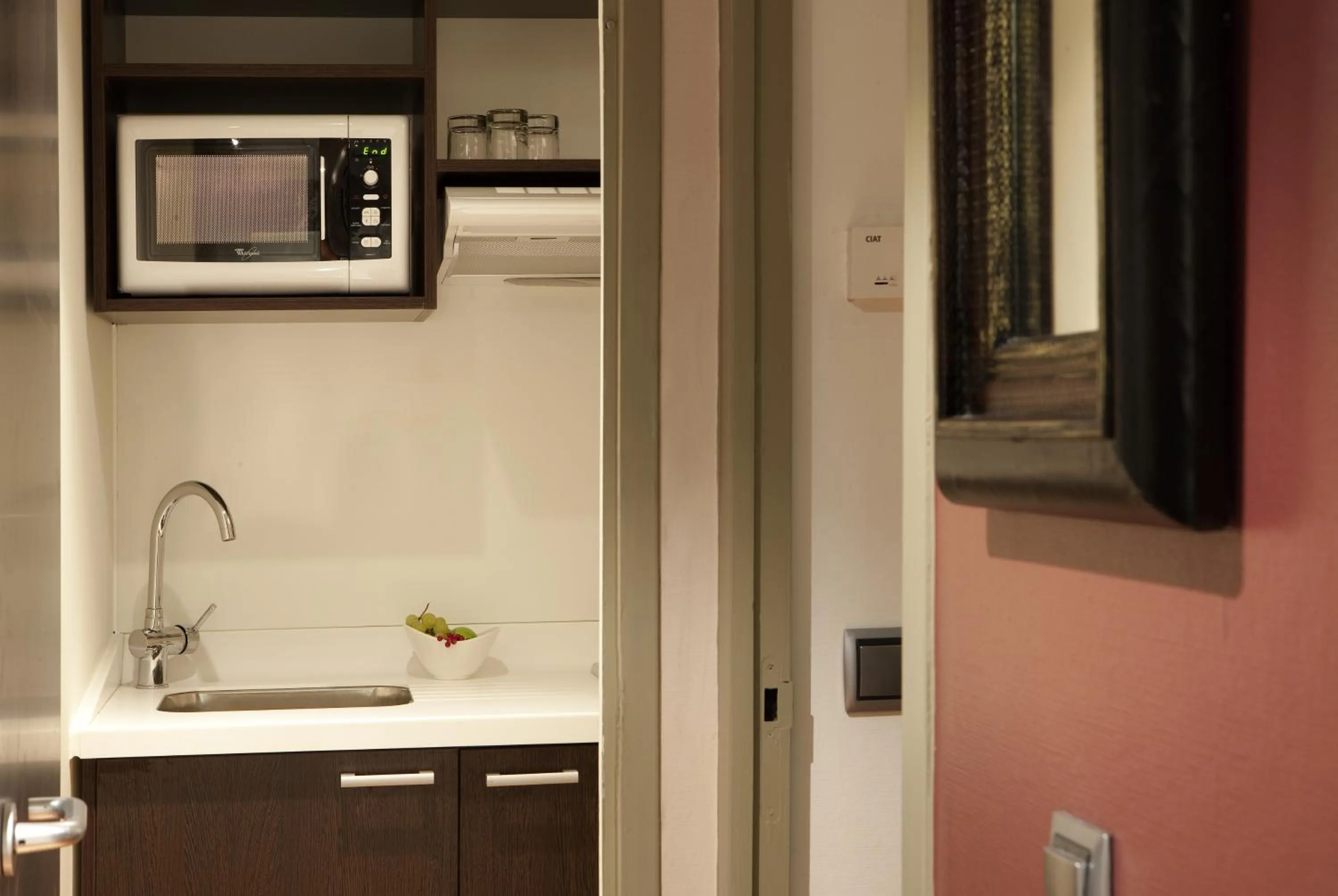 Kitchen or kitchenette in Residence Mercure Paris La Defense Grande Arche