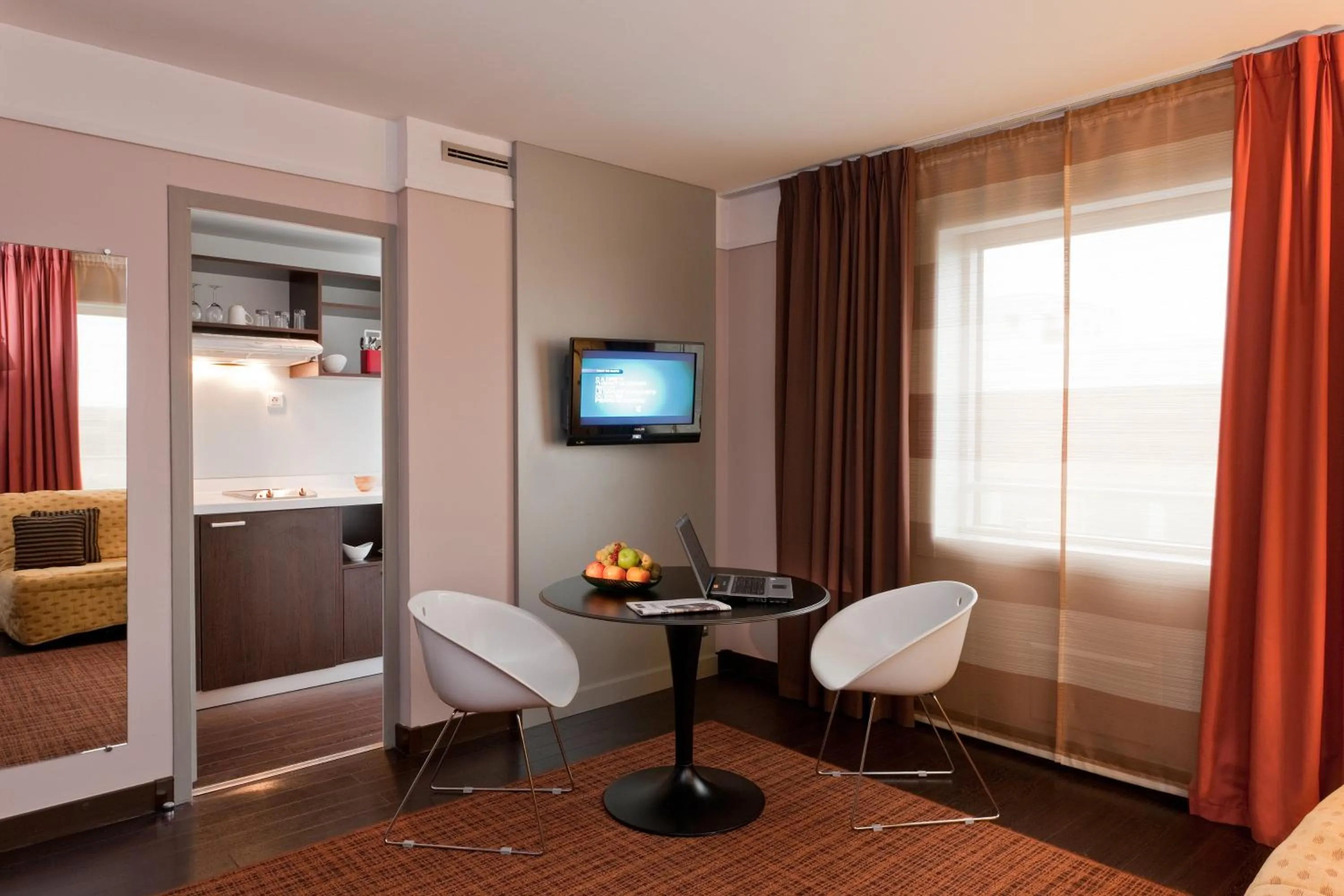 Bathroom, Bed in Residence Mercure Paris La Defense Grande Arche