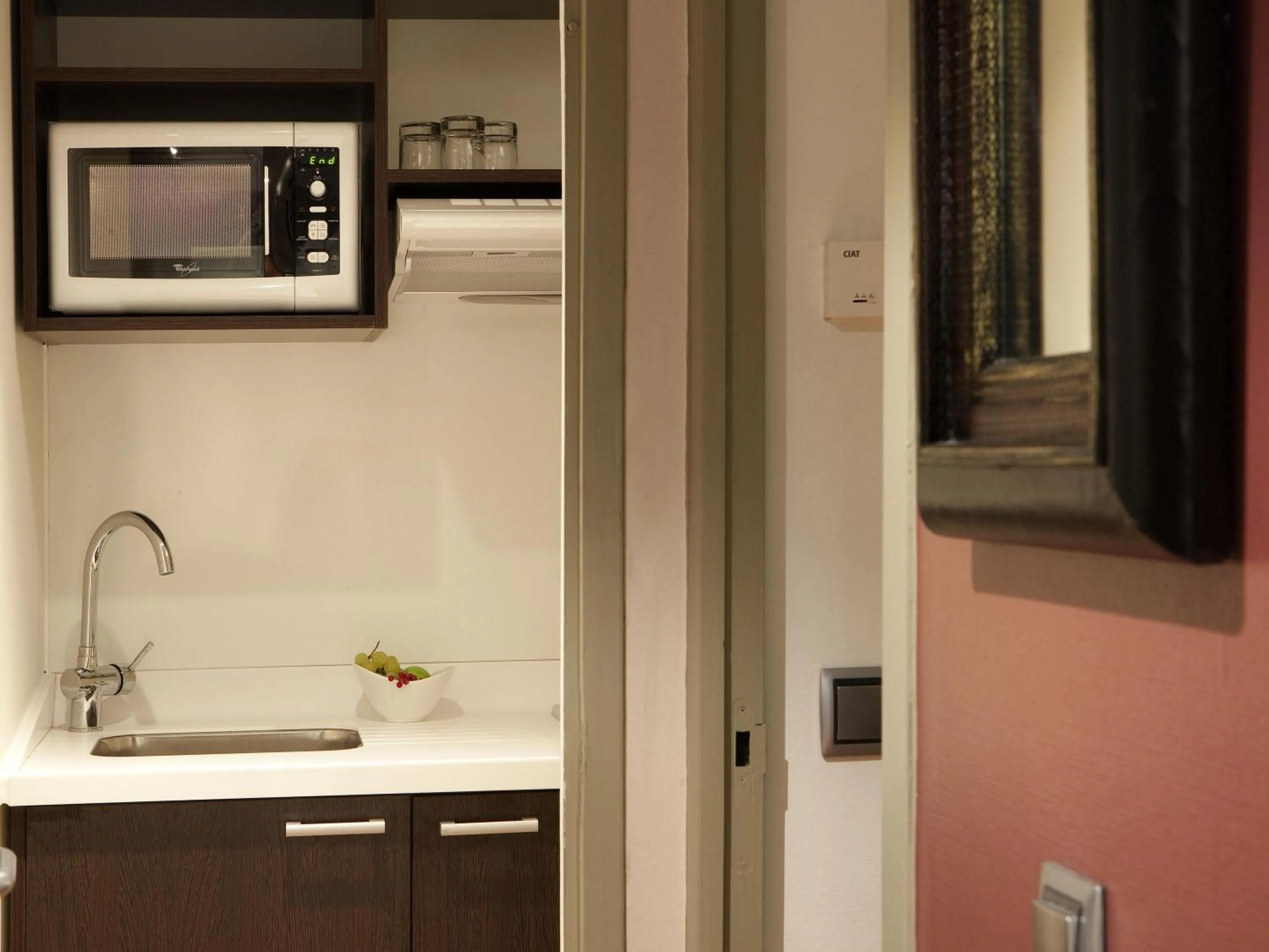 Bedroom in Residence Mercure Paris La Defense Grande Arche