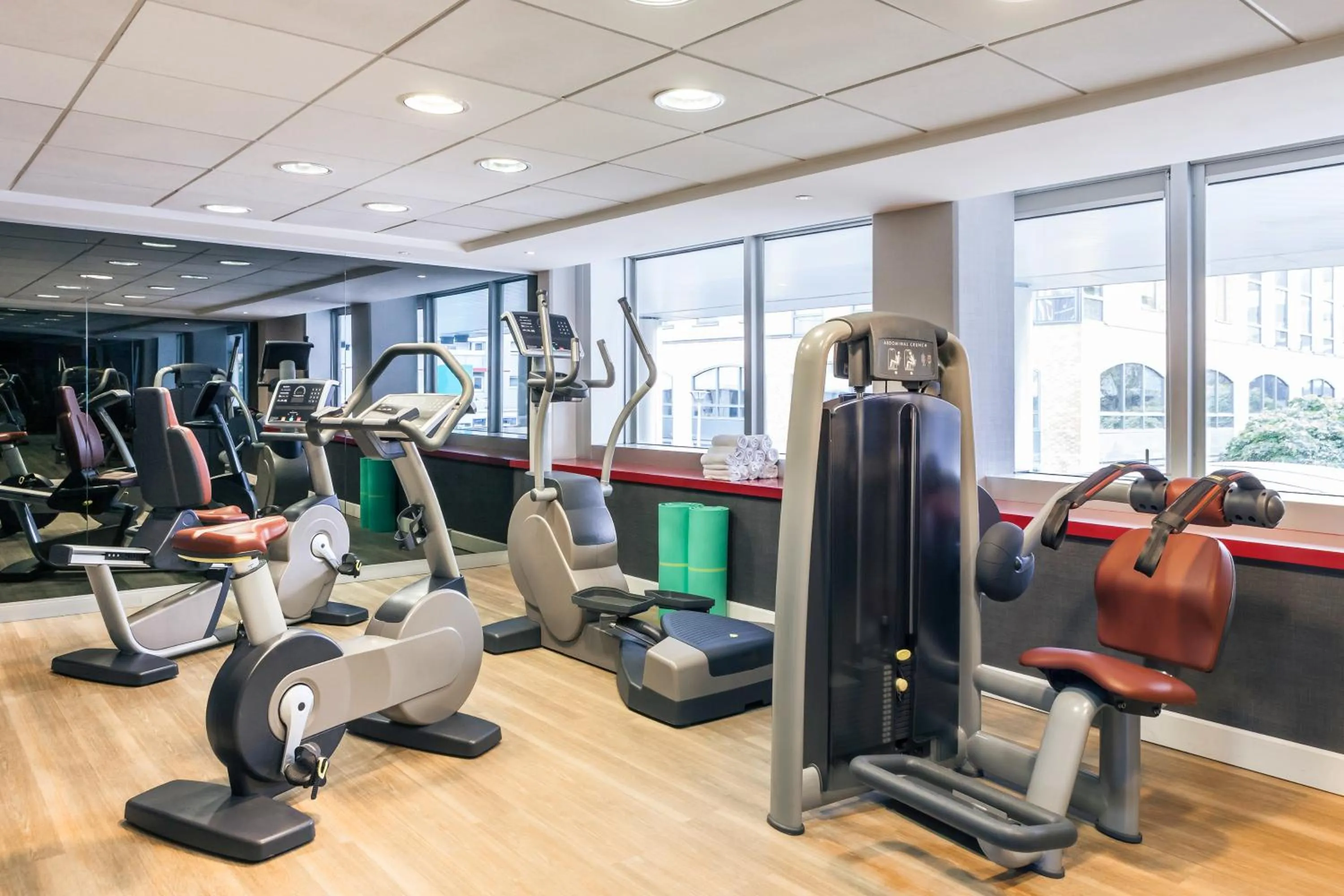 Fitness centre/facilities in Residence Mercure Paris La Defense Grande Arche