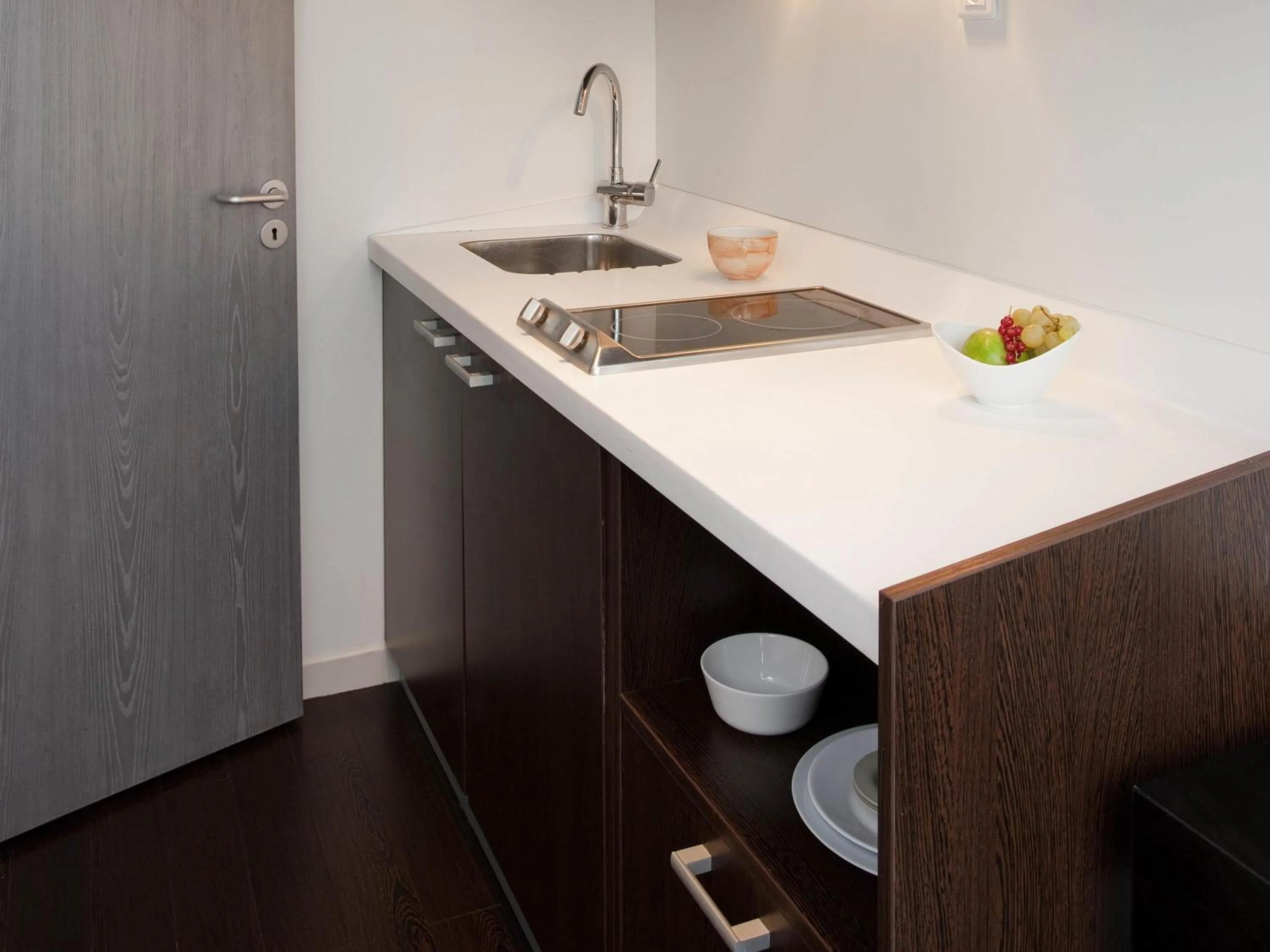 Bedroom in Residence Mercure Paris La Defense Grande Arche