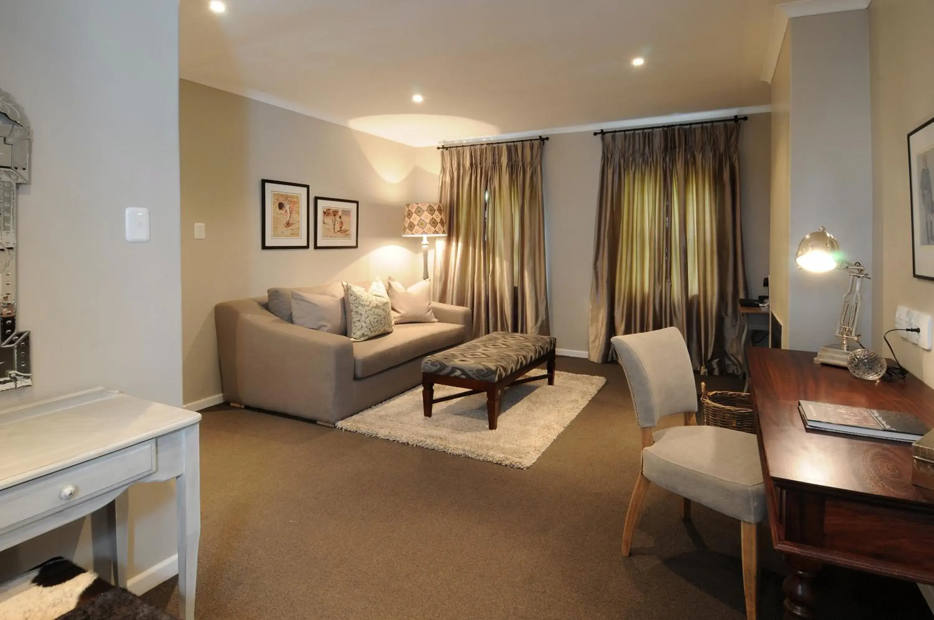 Suite - single occupancy in 8A Grahamstown by The Oyster Collection Suite - single occupancy in 8A Grahamstown by The Oyster Collection