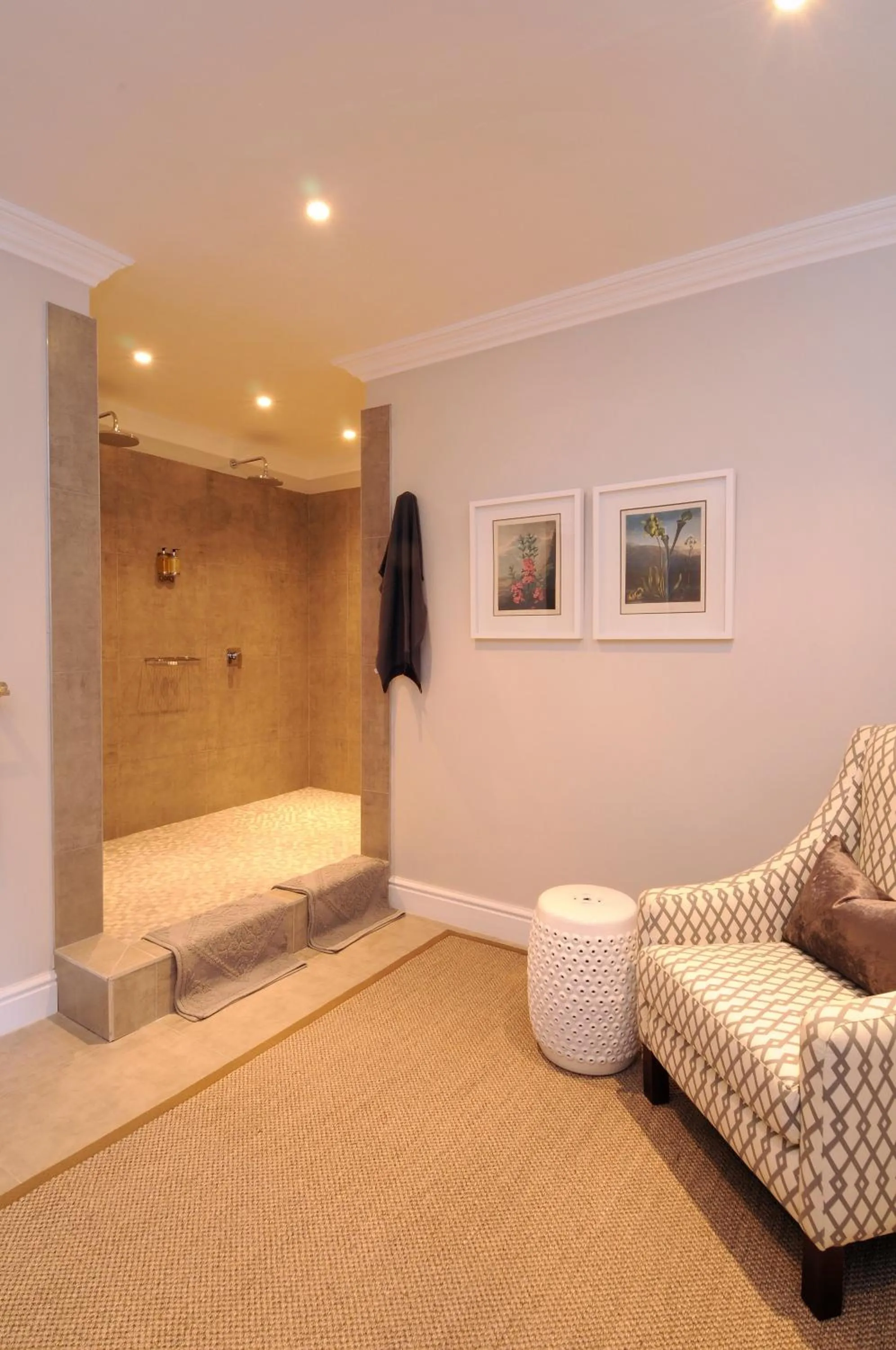 Living room, Bed in 8A Grahamstown by The Oyster Collection