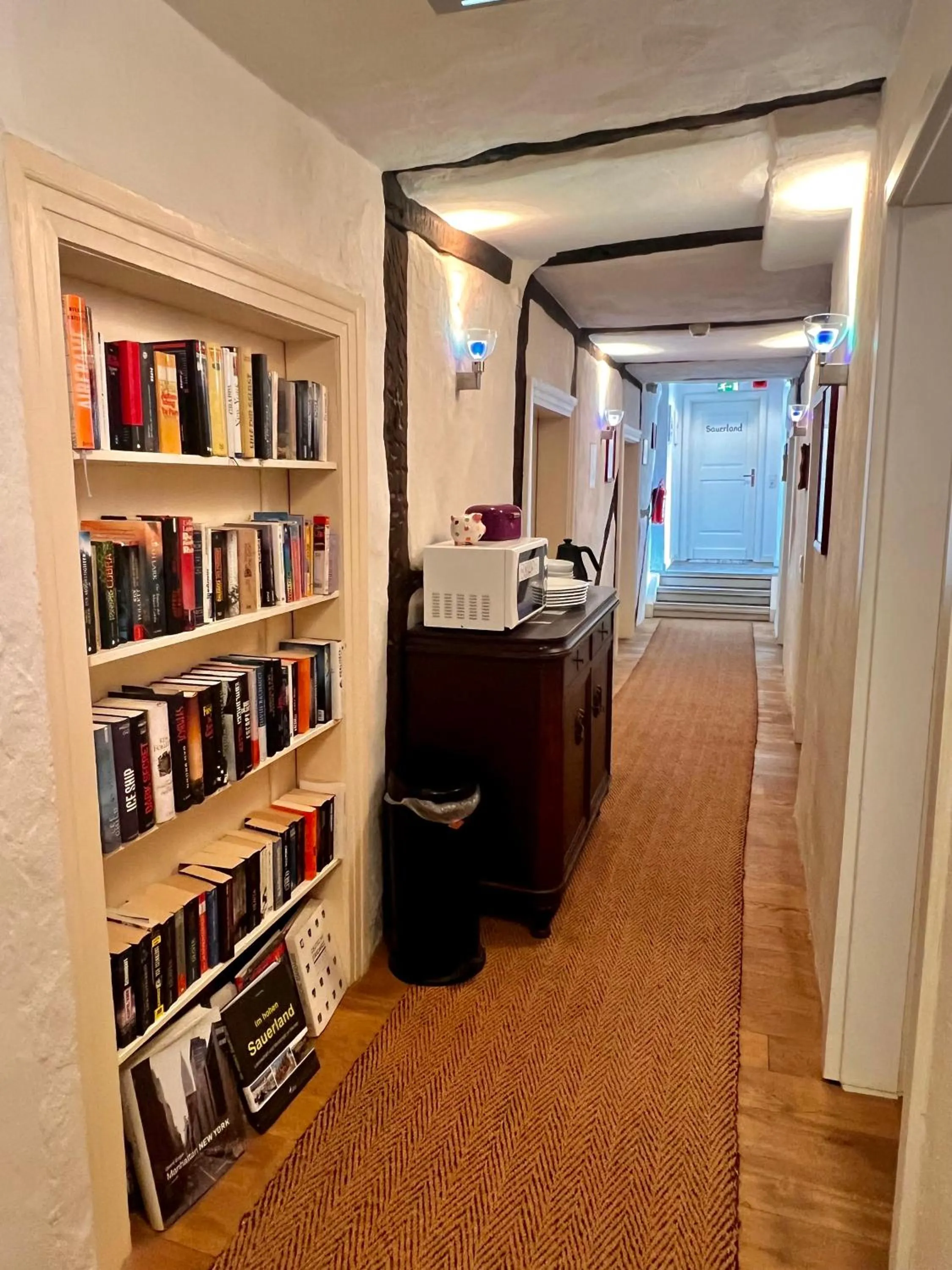 Library in Hotel Pemü