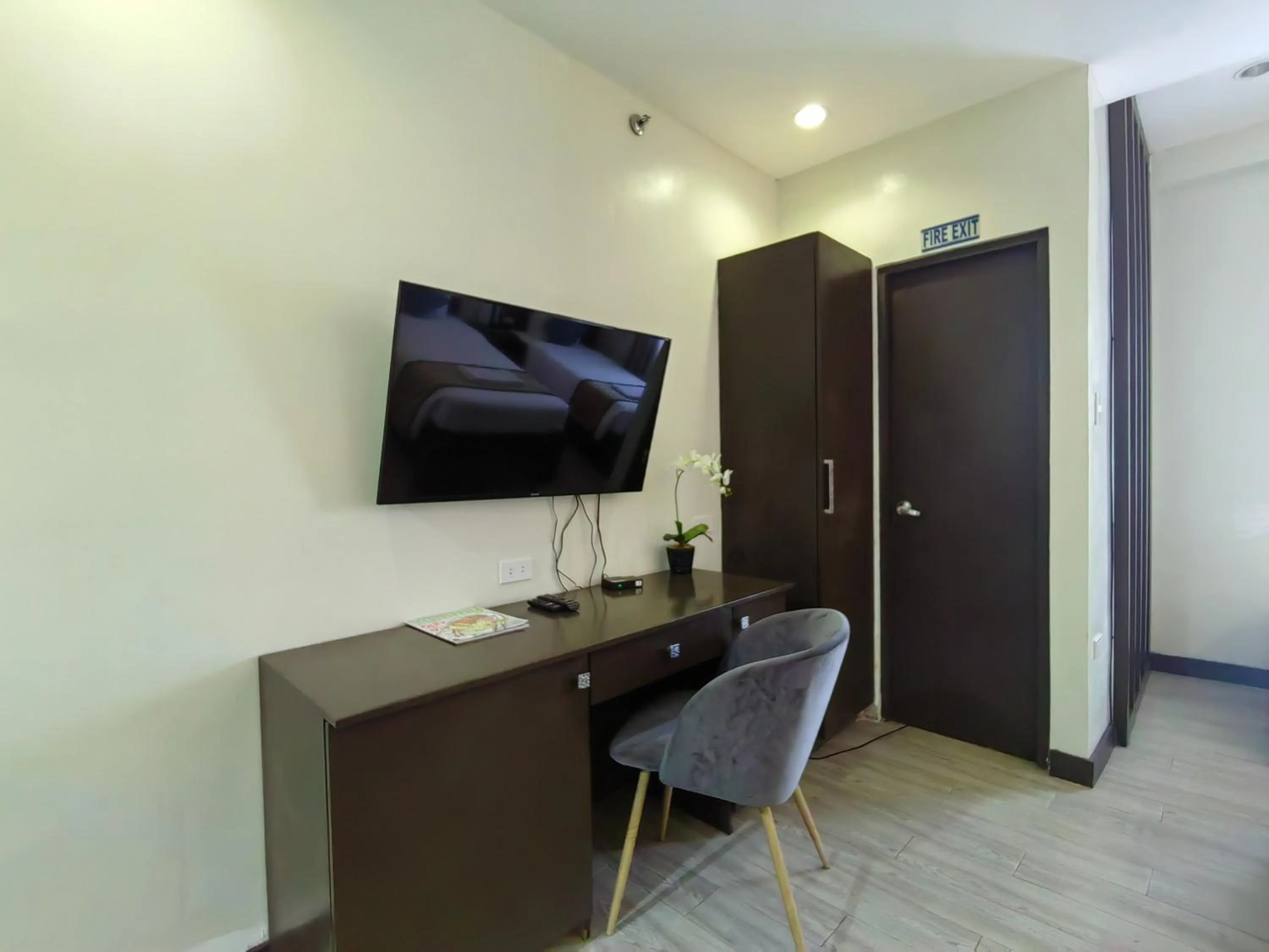 TV and multimedia in Whitewoods Convention and Leisure Hotel