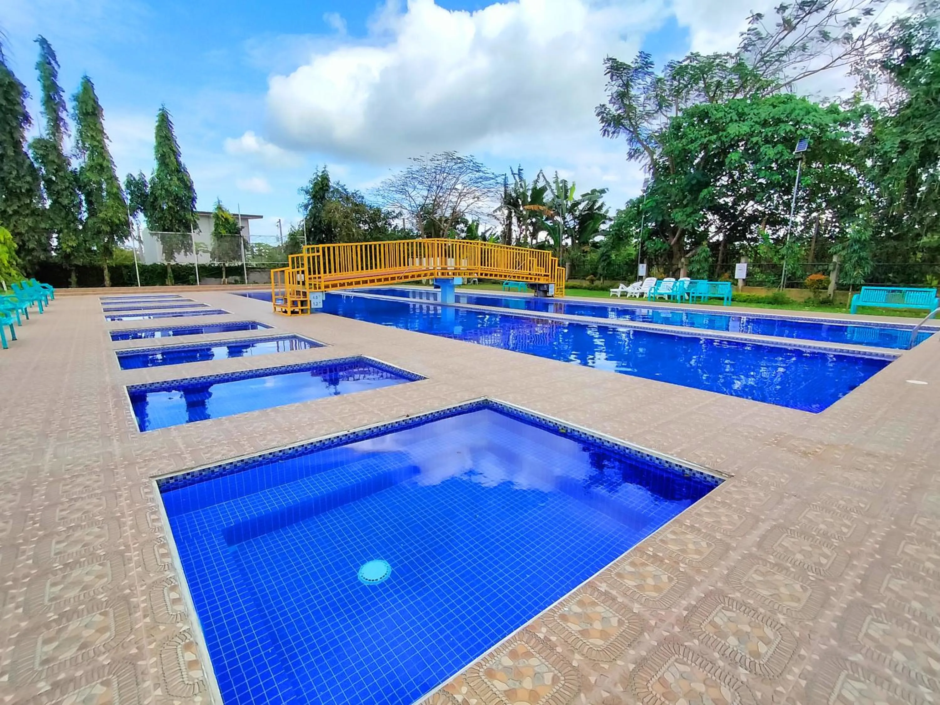 Swimming pool in Whitewoods Convention and Leisure Hotel