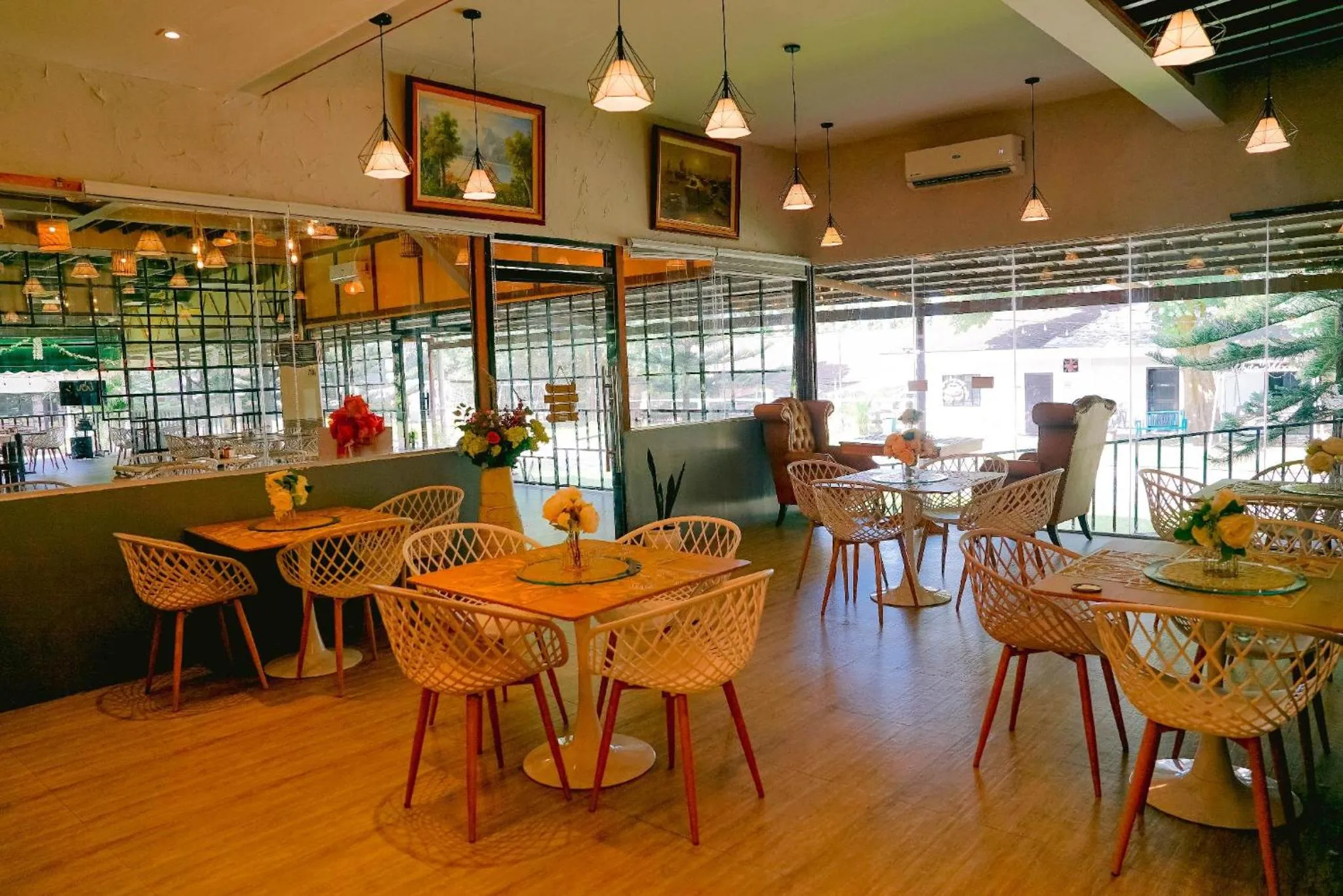 Restaurant/places to eat in Whitewoods Convention and Leisure Hotel by SMS Hospitality