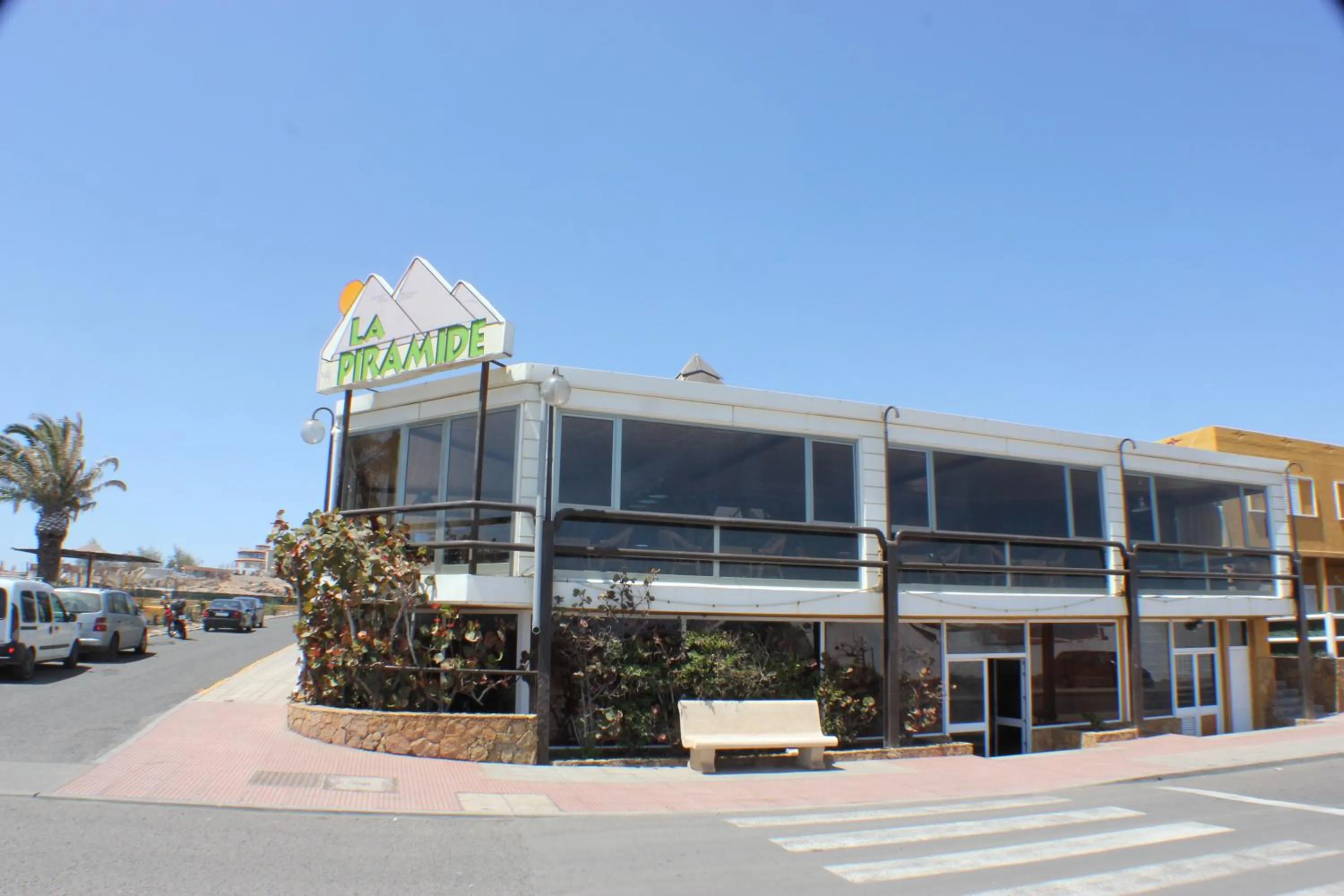 Quiet street view in Aparthotel la Piramide