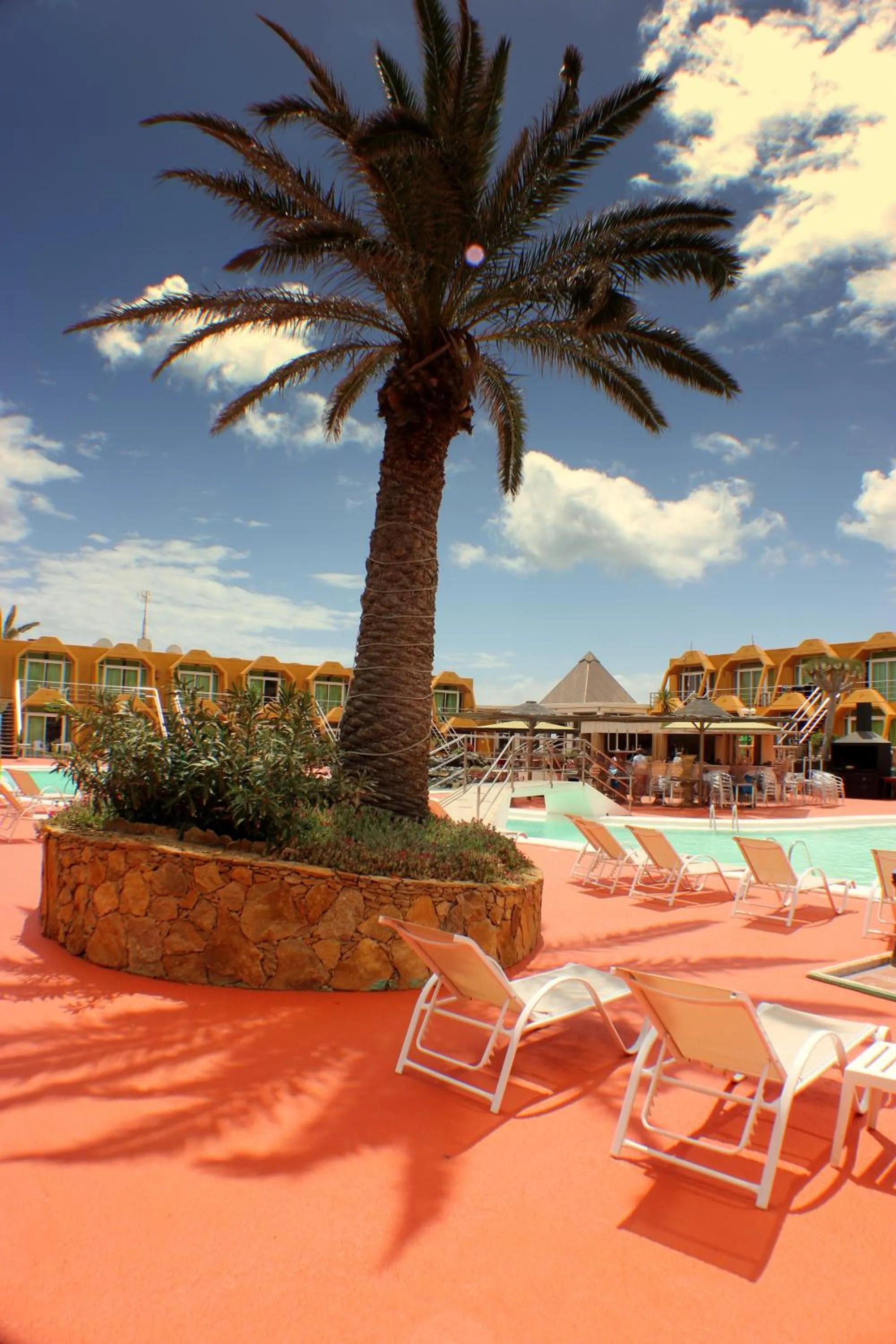 Swimming pool in Aparthotel la Piramide