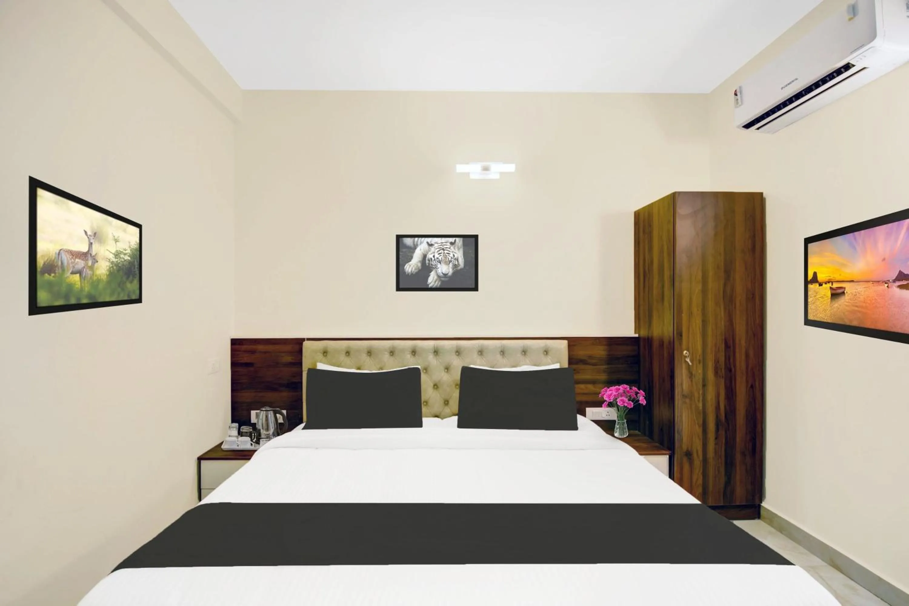 Bedroom, Bed in Super Collection O Virajpet City Centre formerly The Fort Mercara