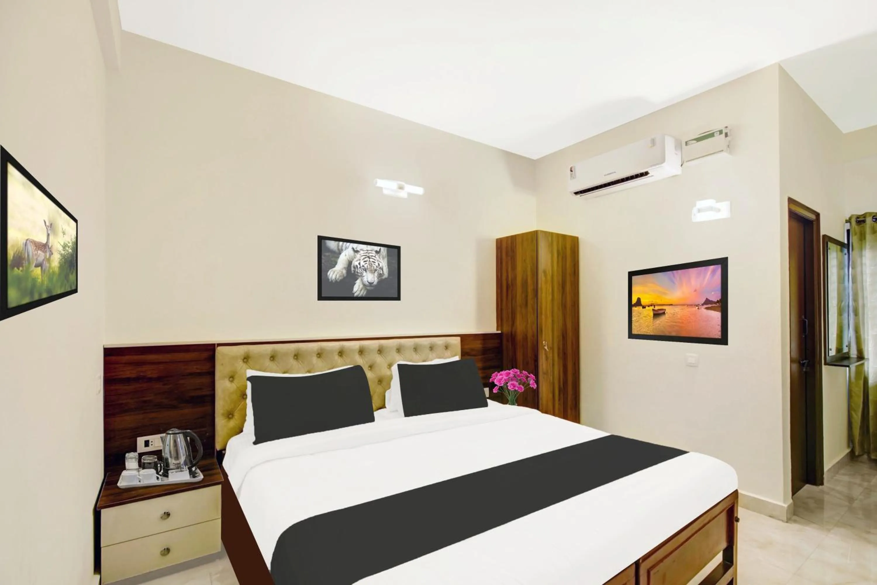 Bedroom, Bed in Super Collection O Virajpet City Centre formerly The Fort Mercara