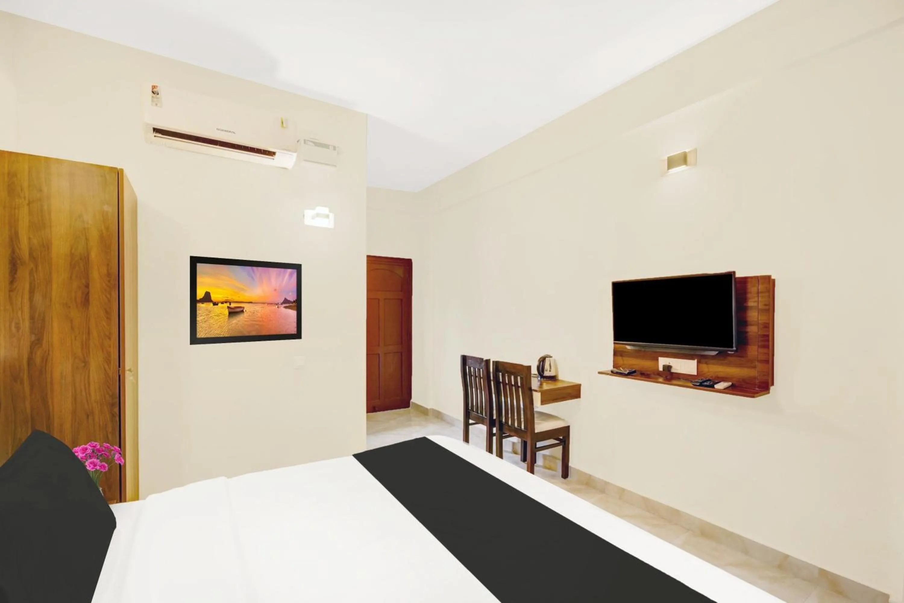 Bedroom, Bed in Super Collection O Virajpet City Centre formerly The Fort Mercara