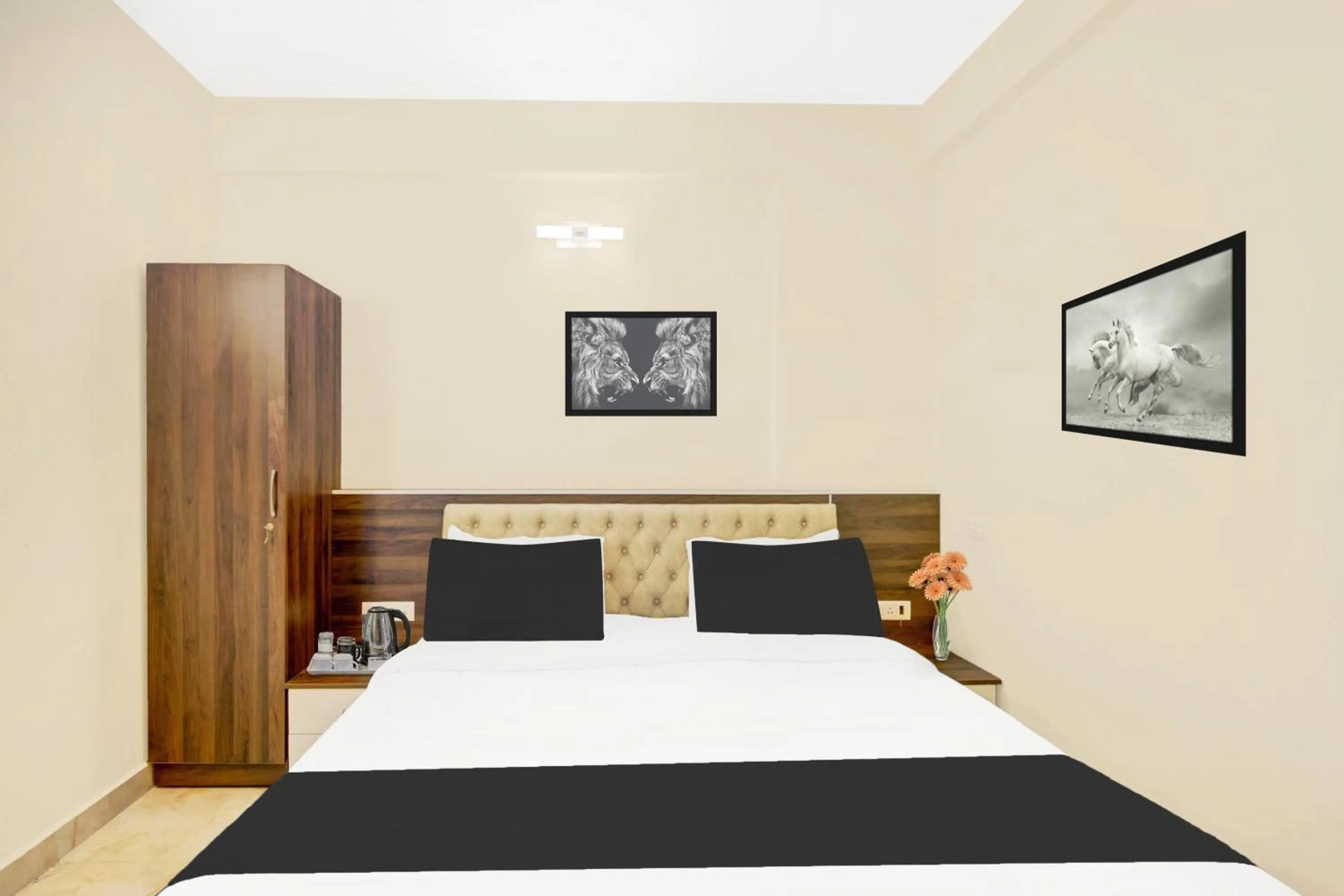 Bedroom, Bed in Super Collection O Virajpet City Centre formerly The Fort Mercara