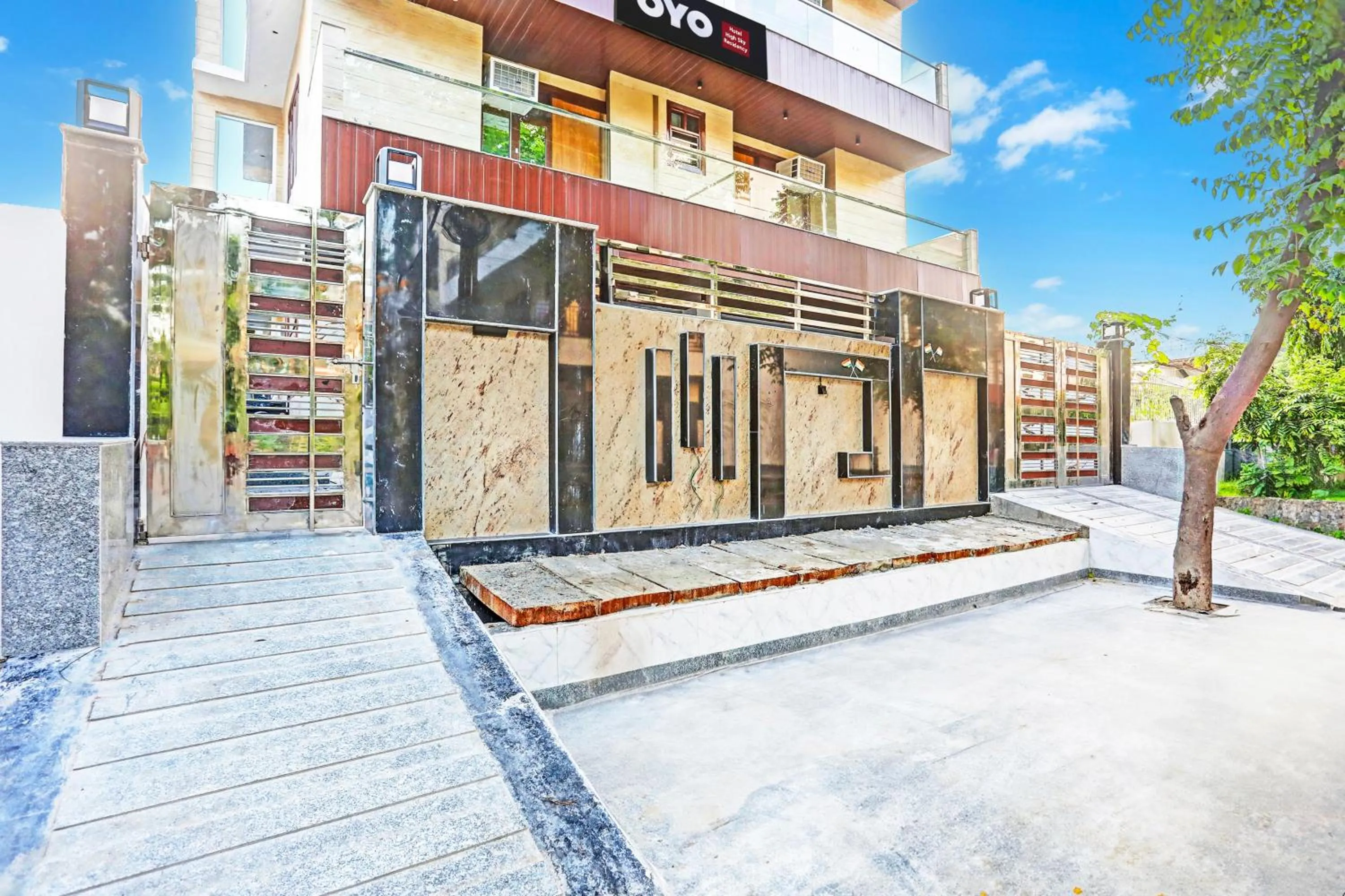 Facade/entrance in Hotel O High Sky Residency