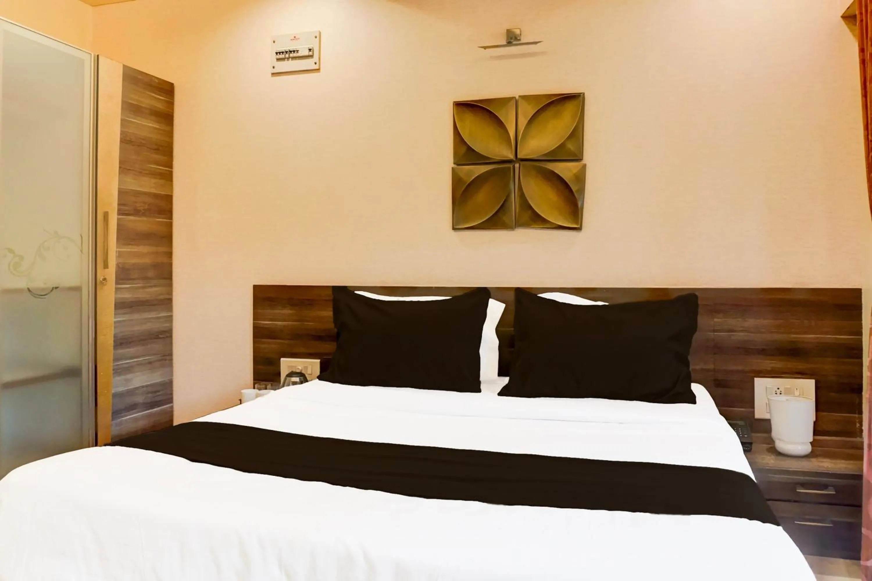 Bedroom, Bed in Hotel O Tejas Inn