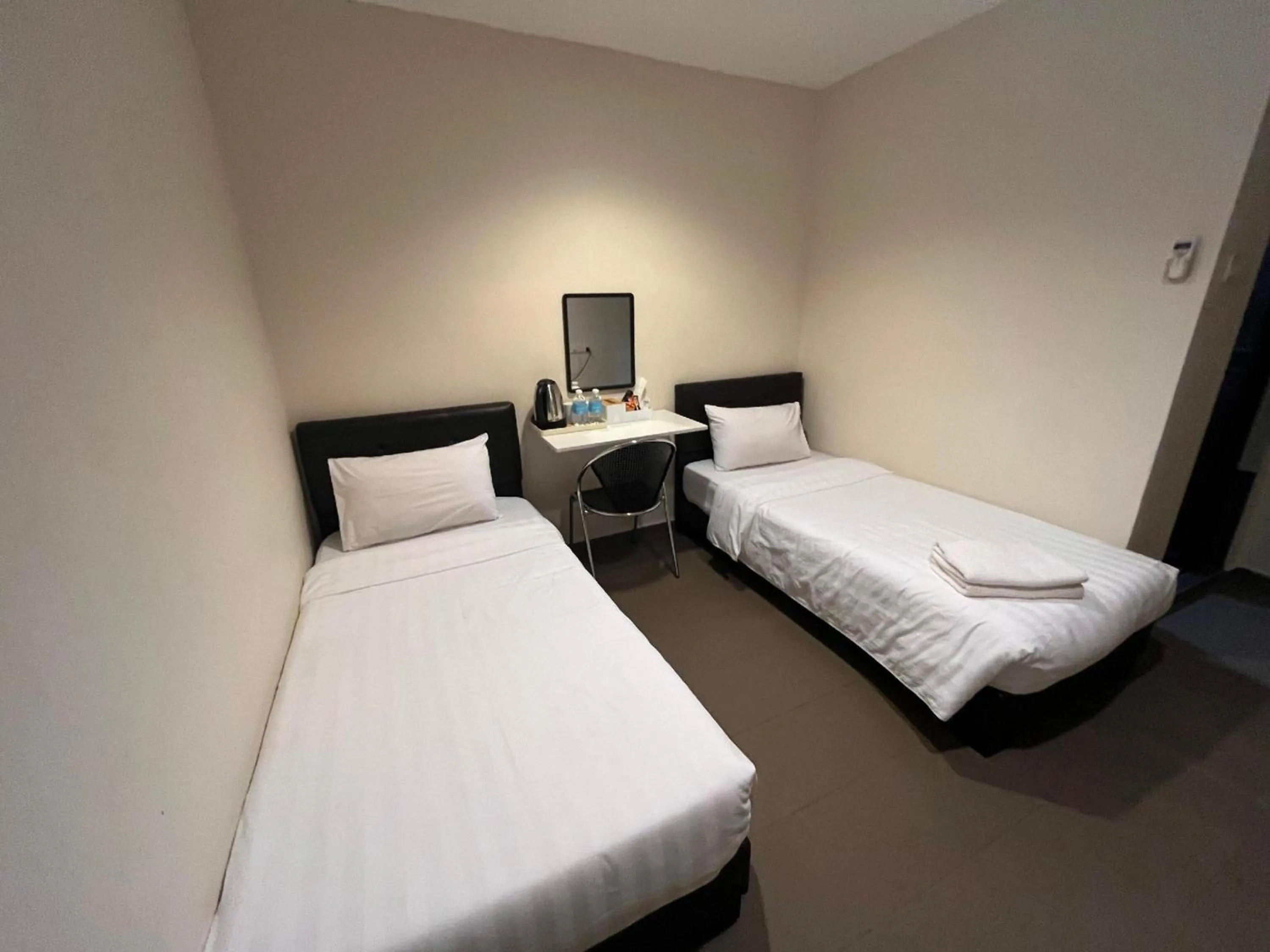 Bedroom, Bed in Hotel O Jb Sojourn