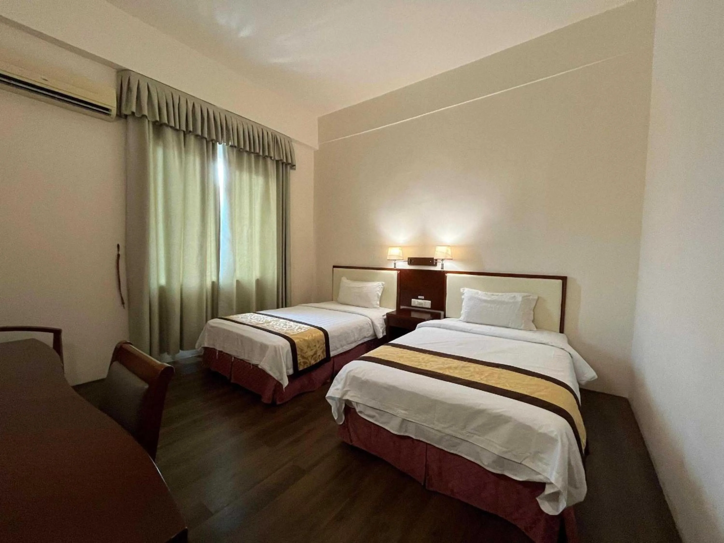 Bedroom, Bed in Hotel O Atari Inn