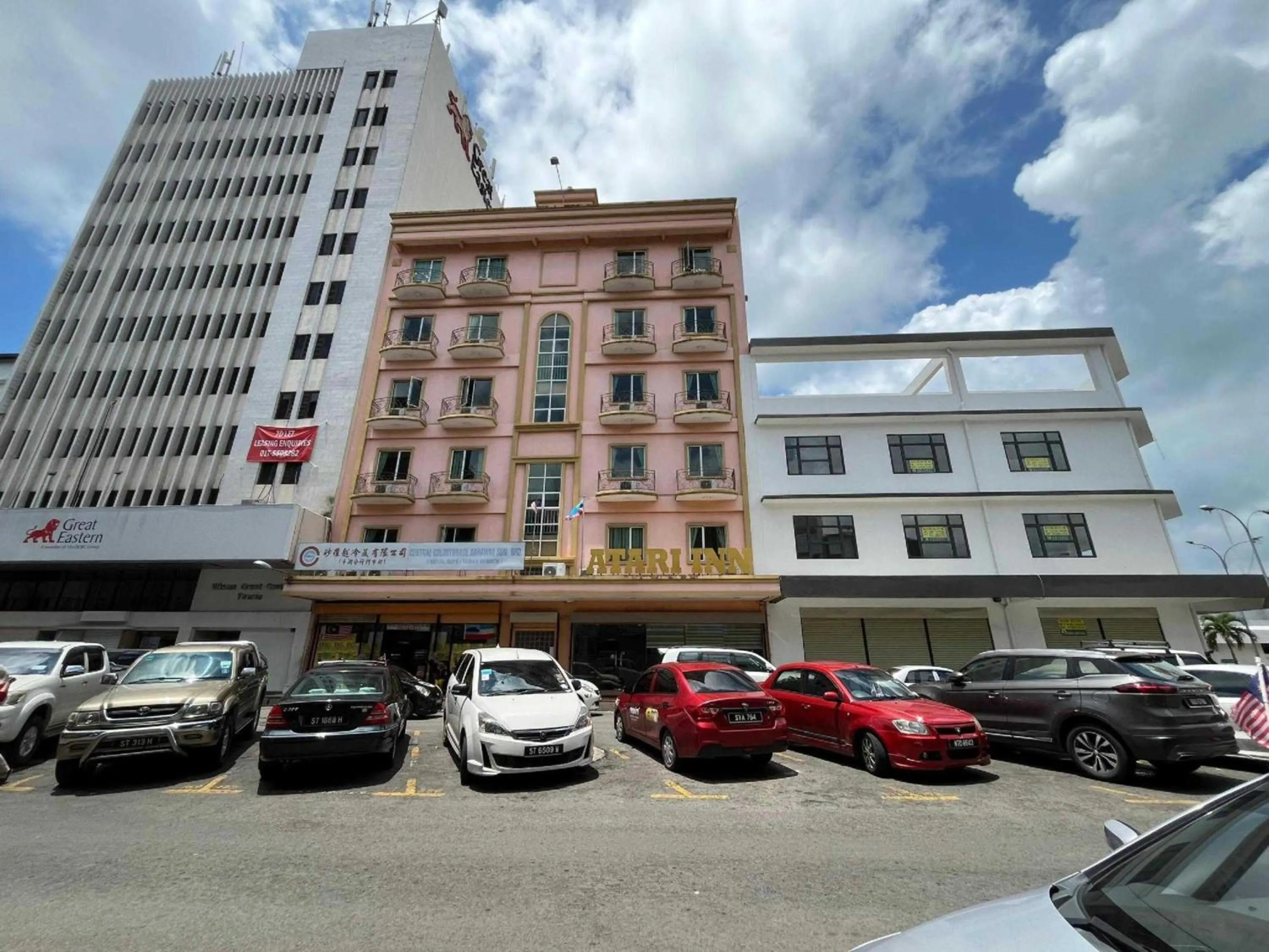 Property building in Hotel O Atari Inn