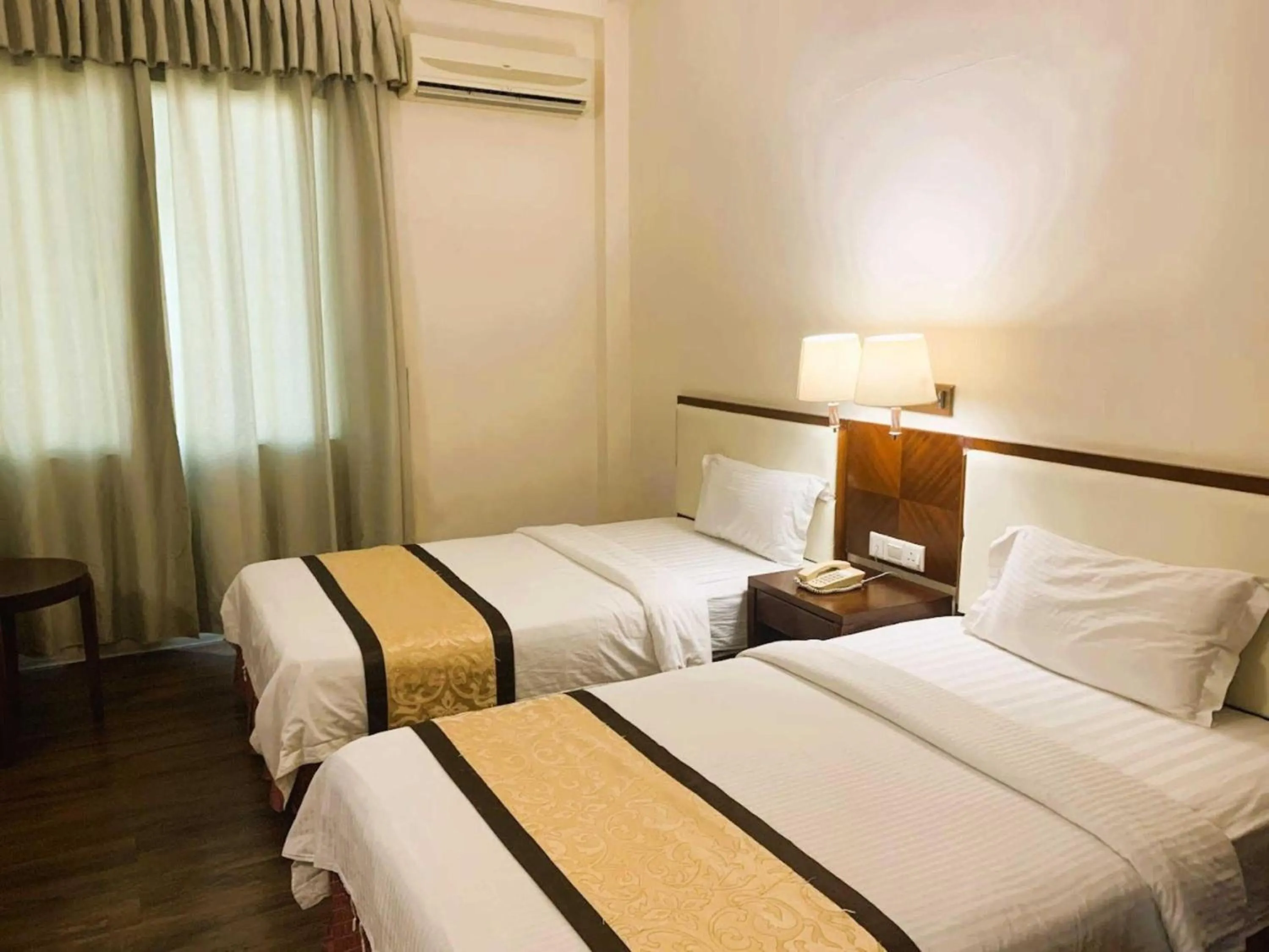 Bedroom, Bed in Hotel O Atari Inn