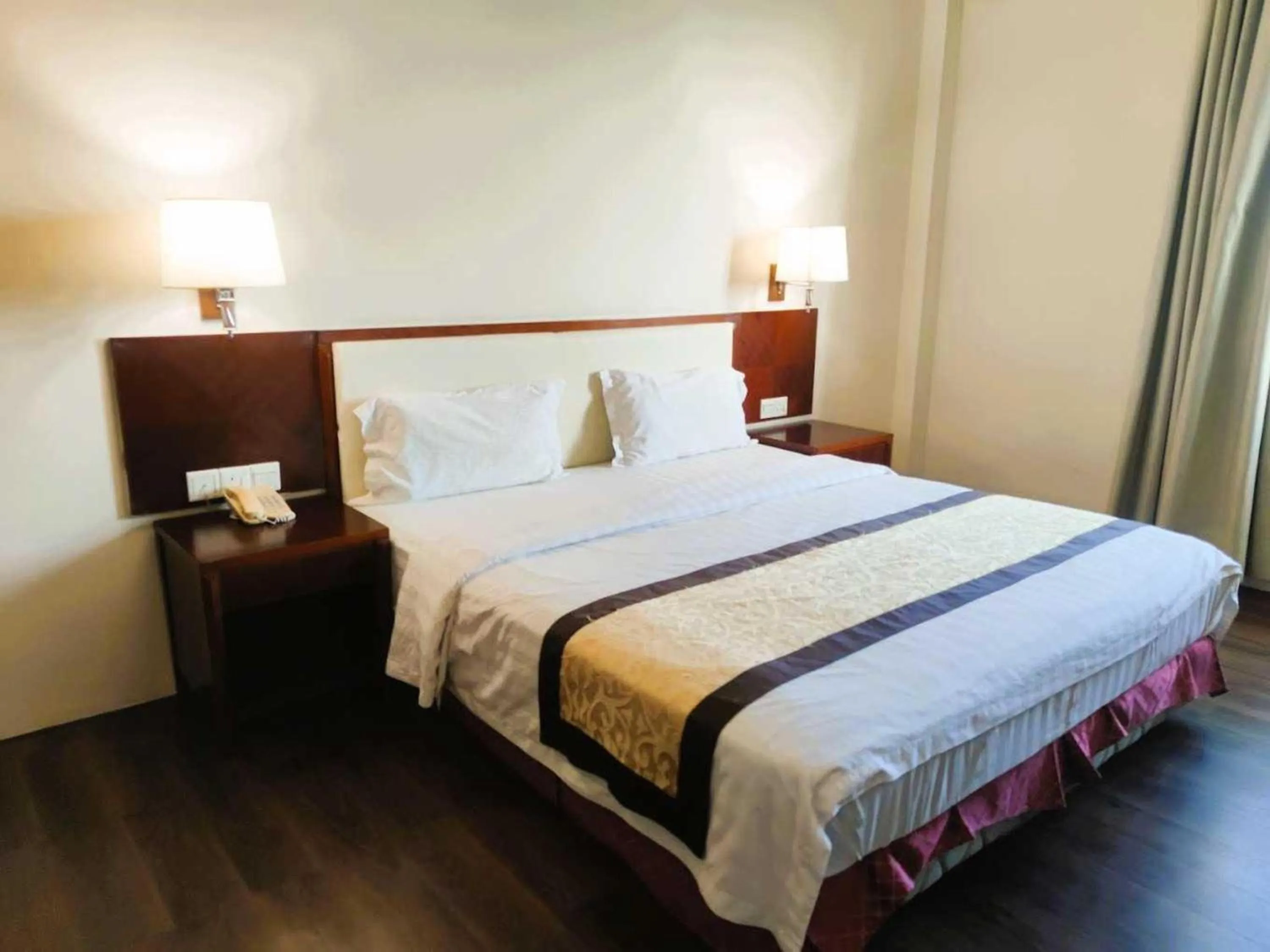 Bedroom, Bed in Hotel O Atari Inn