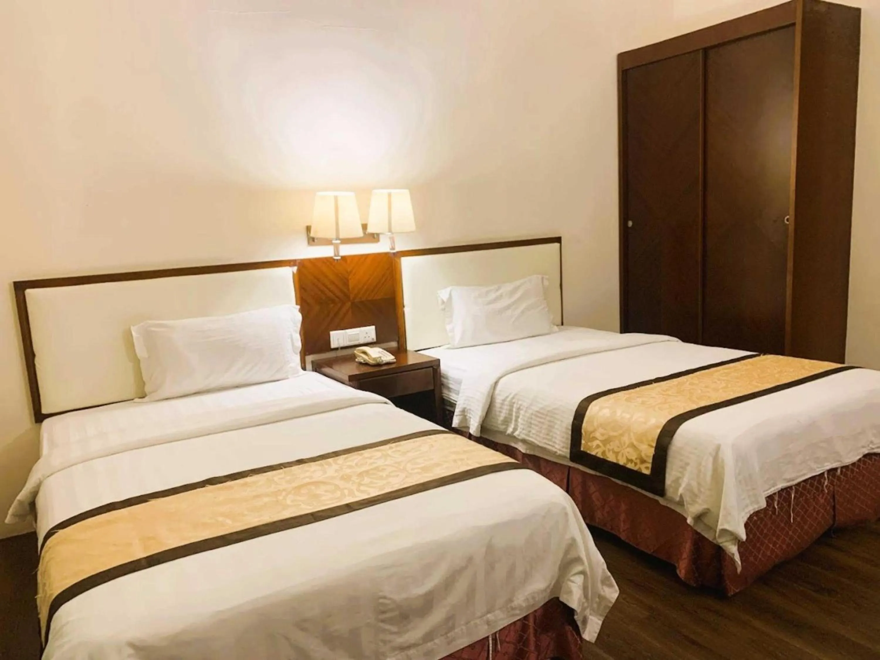 Bedroom, Bed in Hotel O Atari Inn