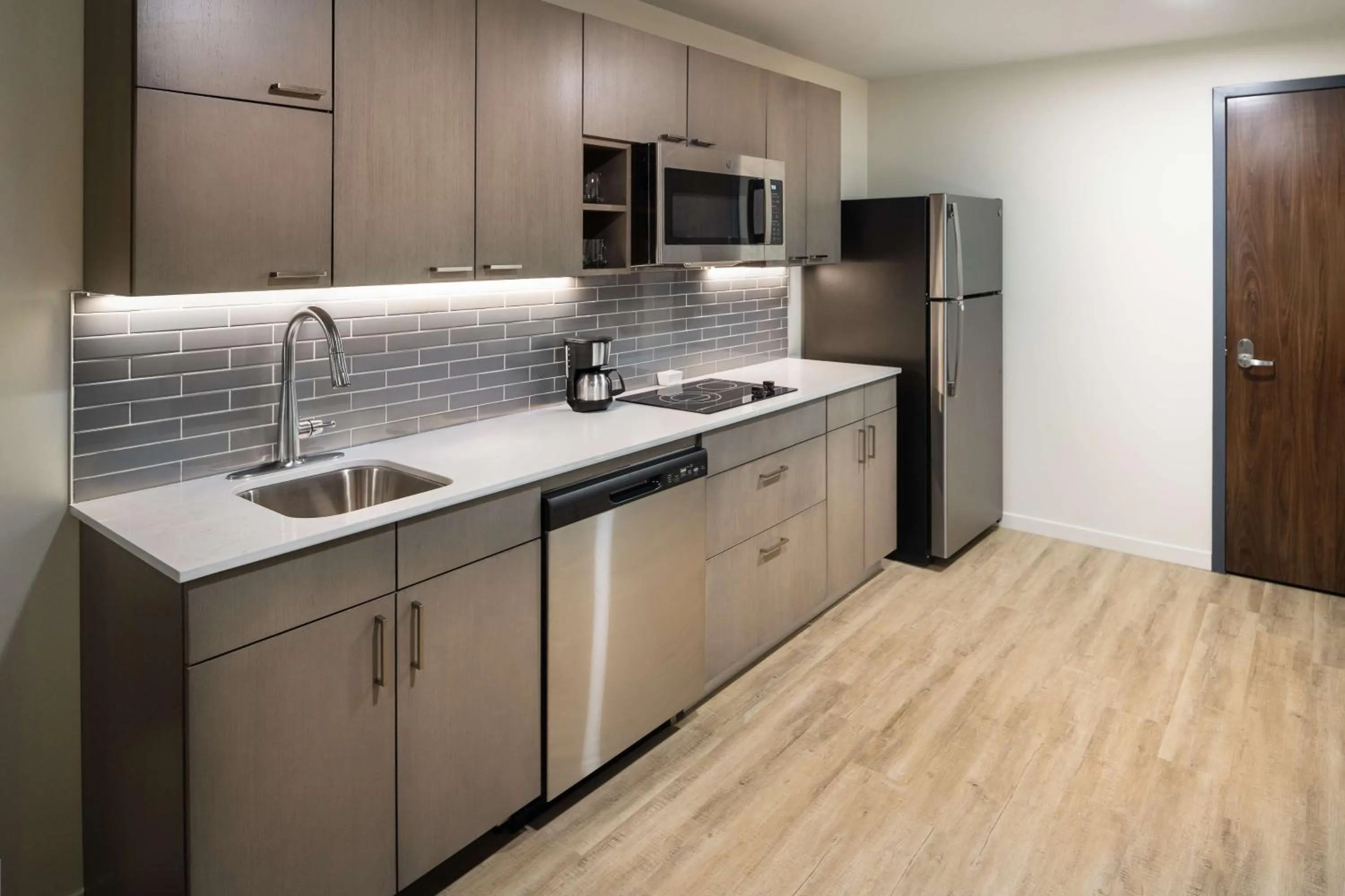 Kitchen or kitchenette in Hyatt House Auburn Hills/Detroit