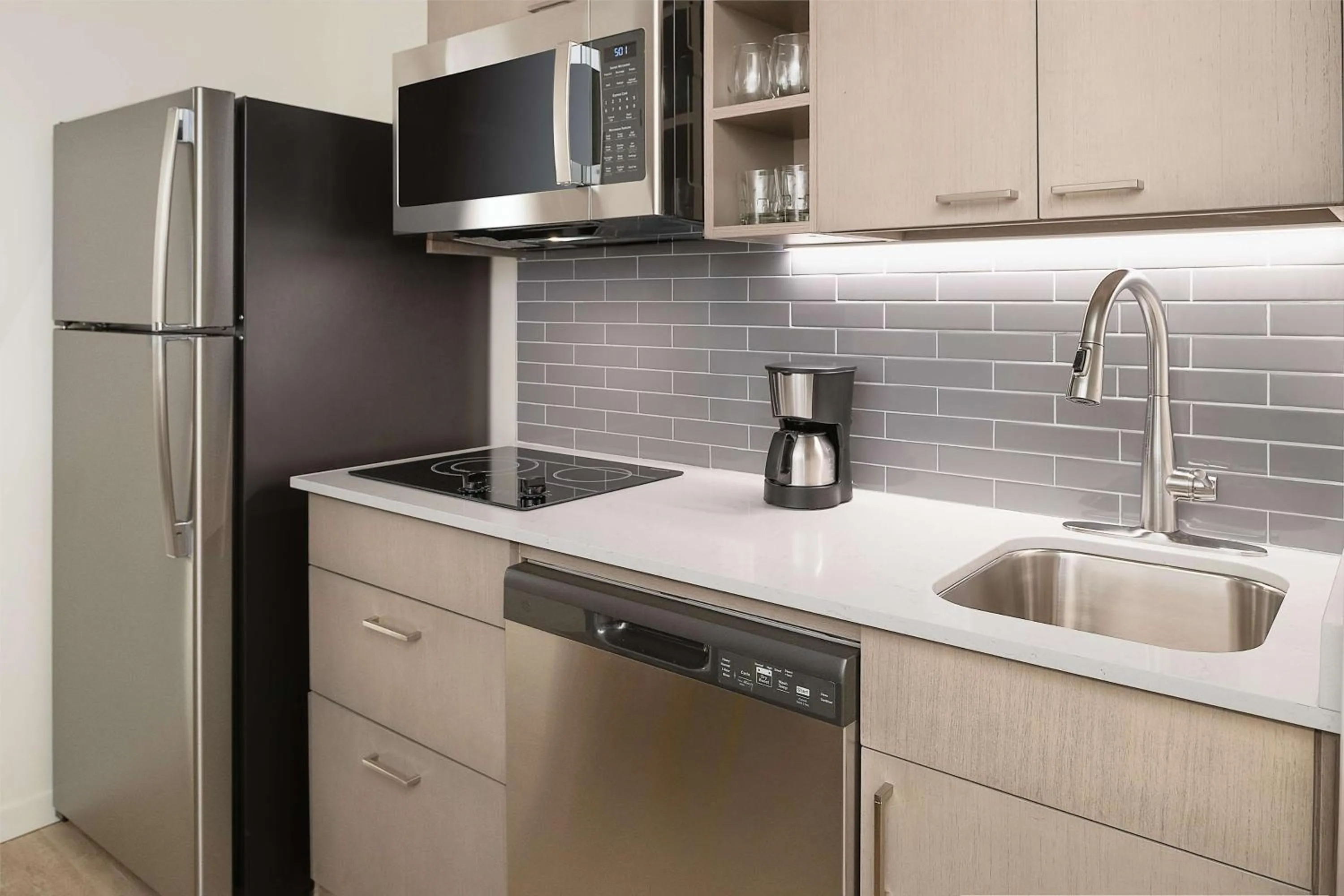 Kitchen or kitchenette in Hyatt House Auburn Hills/Detroit