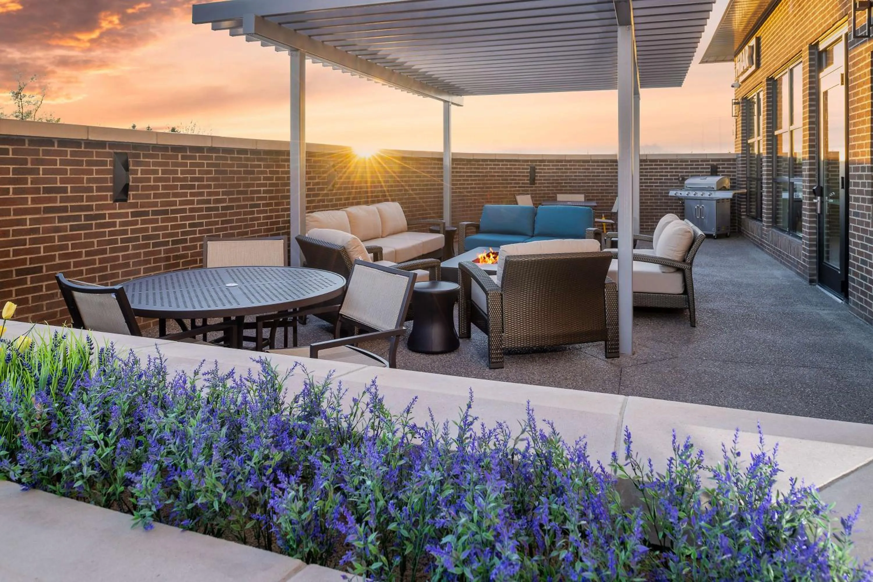 Patio in Hyatt House Auburn Hills/Detroit