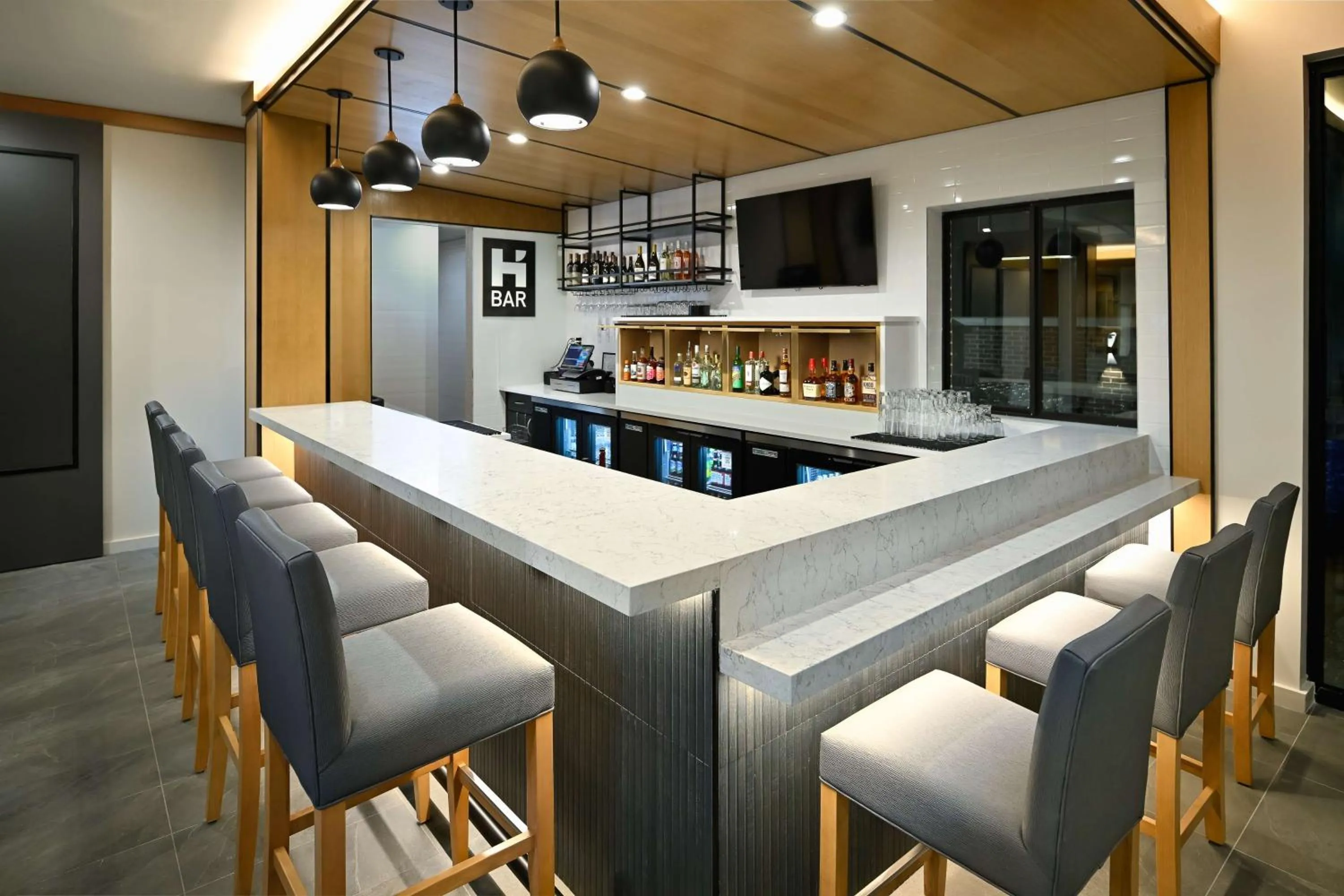 Lounge or bar in Hyatt House Auburn Hills/Detroit