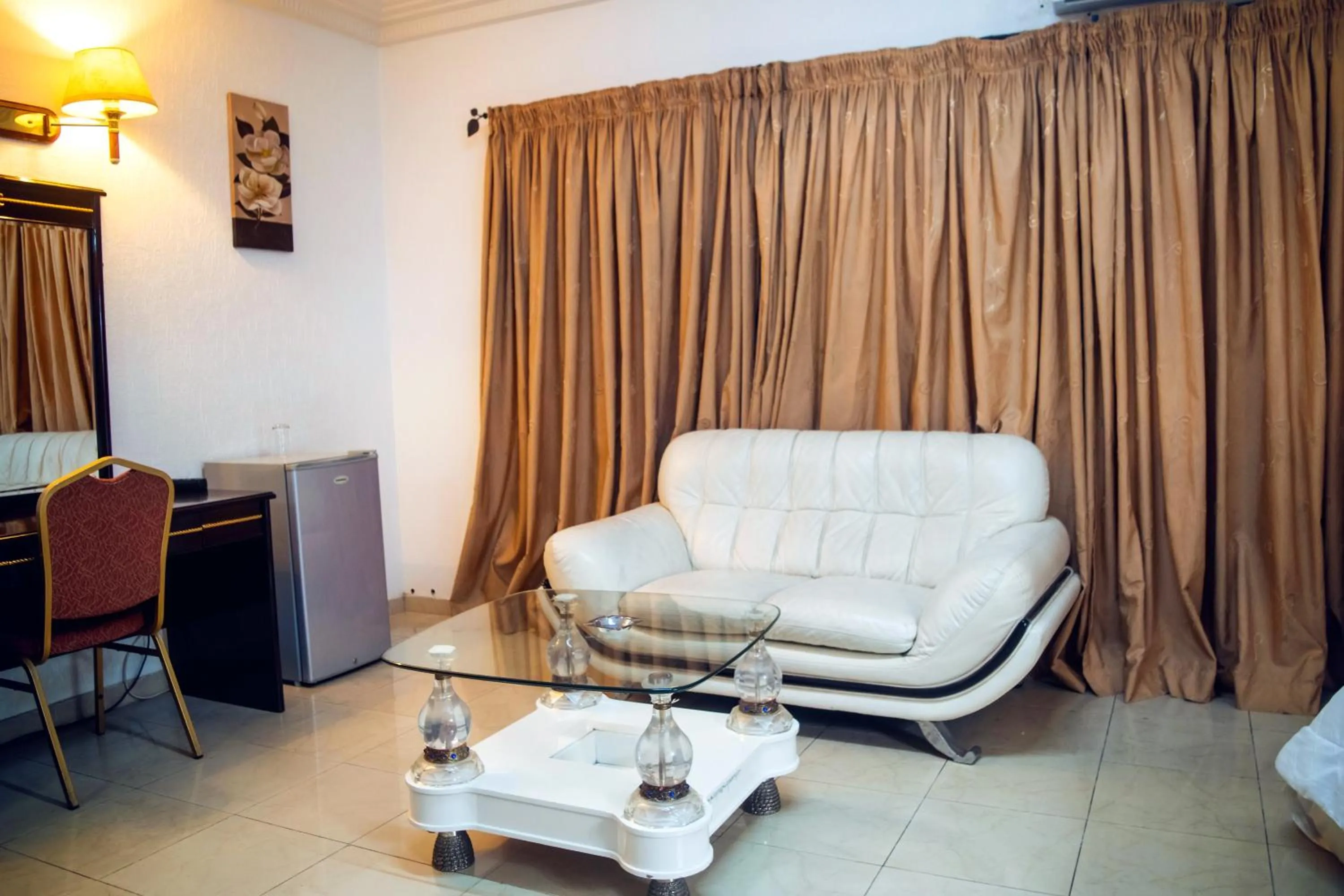 Photo of the whole room in Riviera Hotel Benin