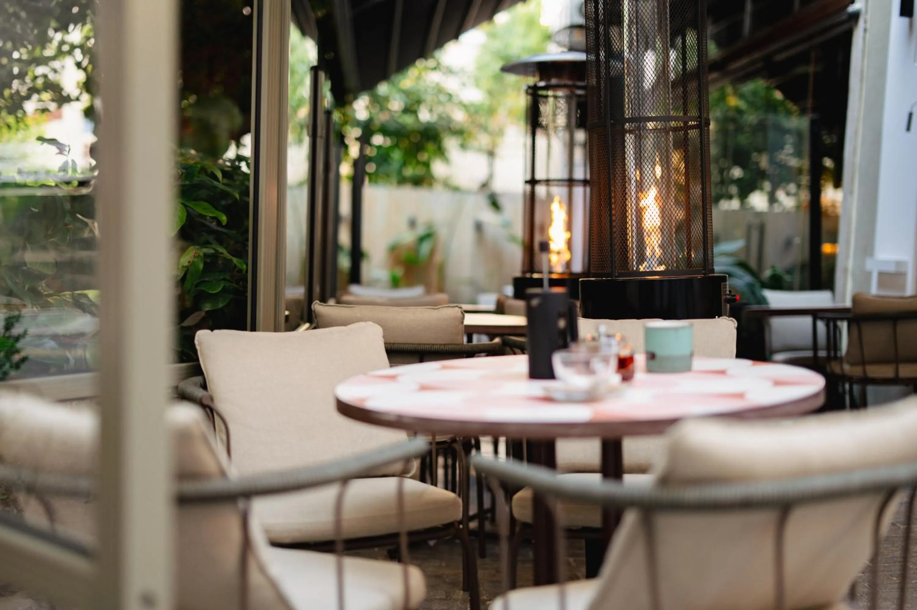 Restaurant/places to eat in Emerald Hotel Athens